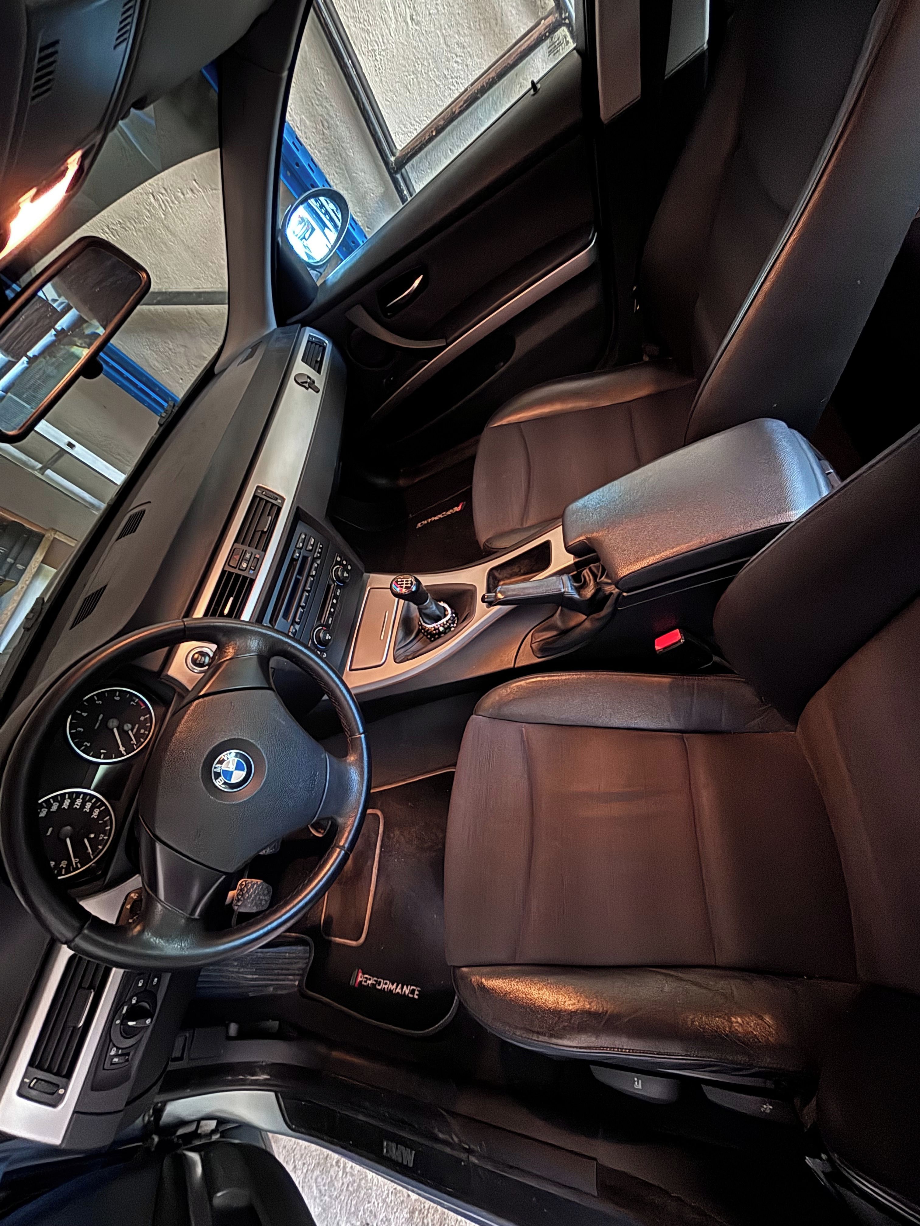 BMW Řada 3, 325i - fotka 5