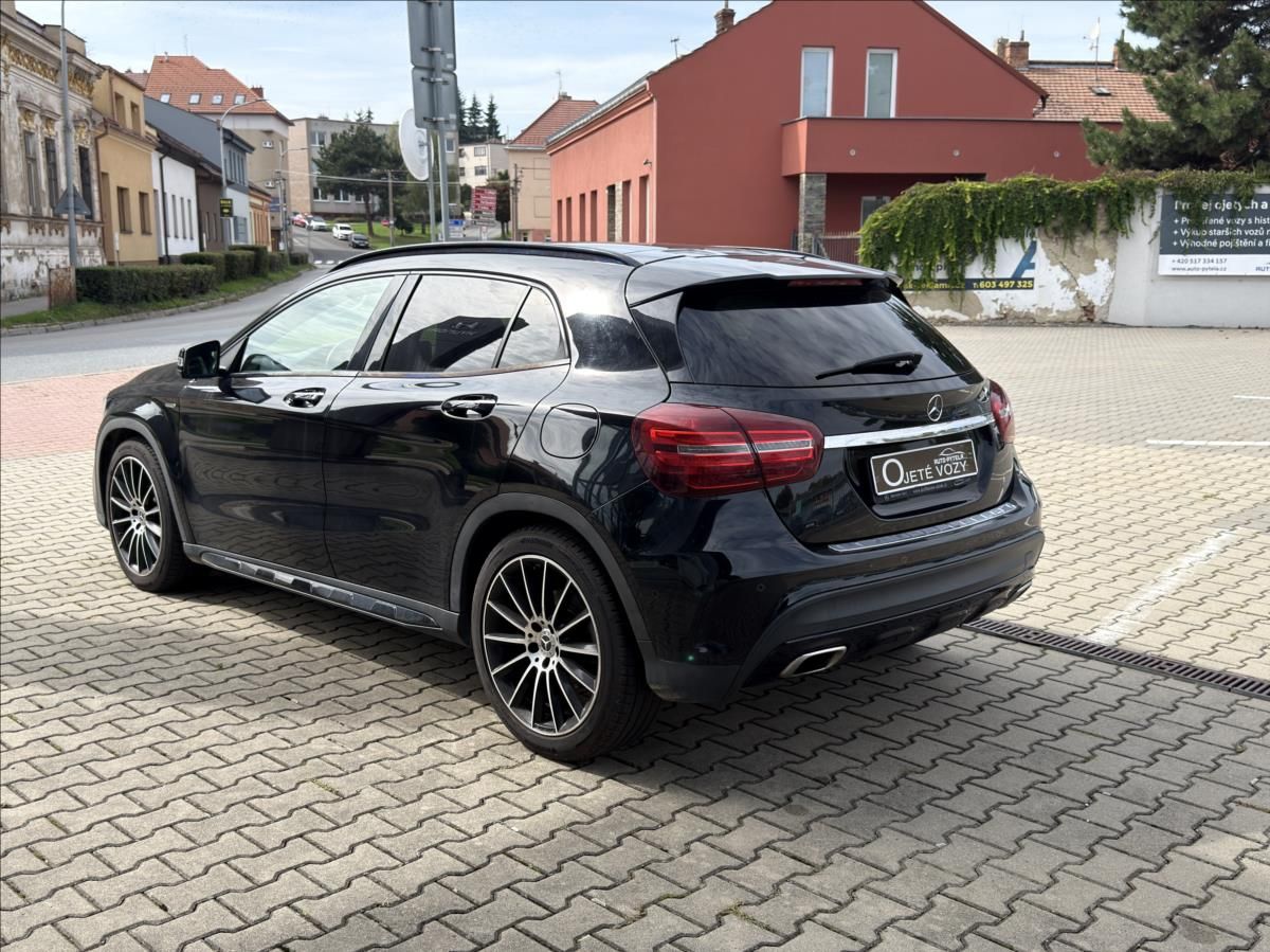 Mercedes-Benz GLA, 2,1 220 D 4Matic, AT - fotka 5