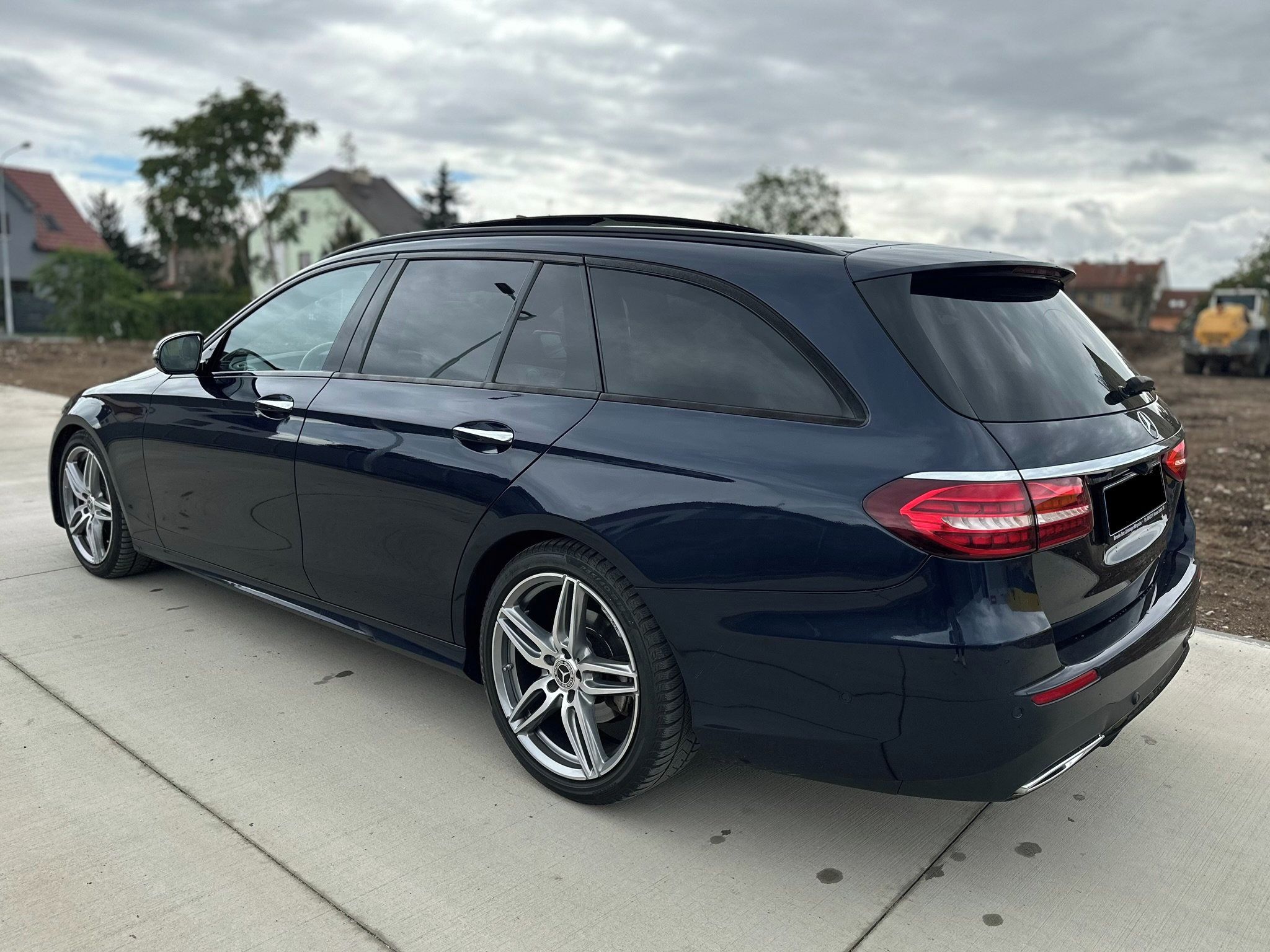 Mercedes-Benz Třídy E, E 200d AMG*NIGHT*360*PANO*FULL - fotka 4