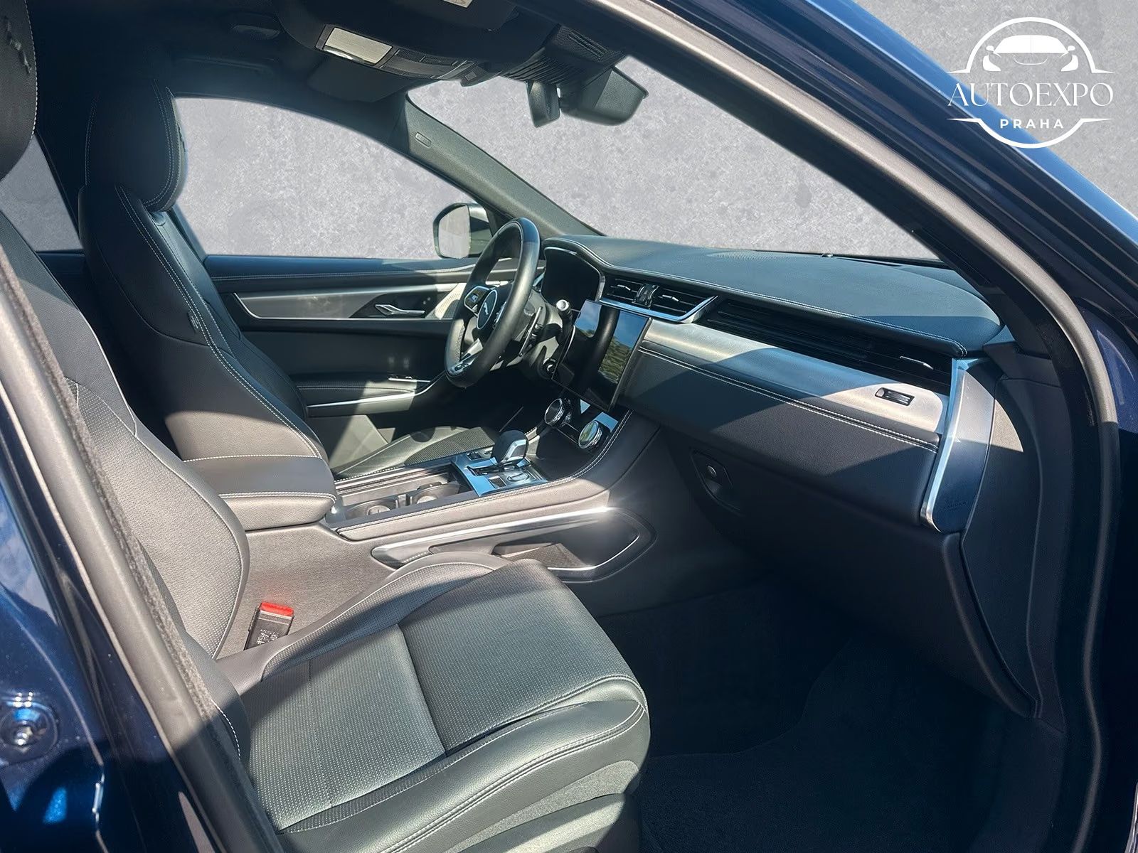 Jaguar F-Pace, P250 R-DYNAMIC SE AWD * - fotka 6