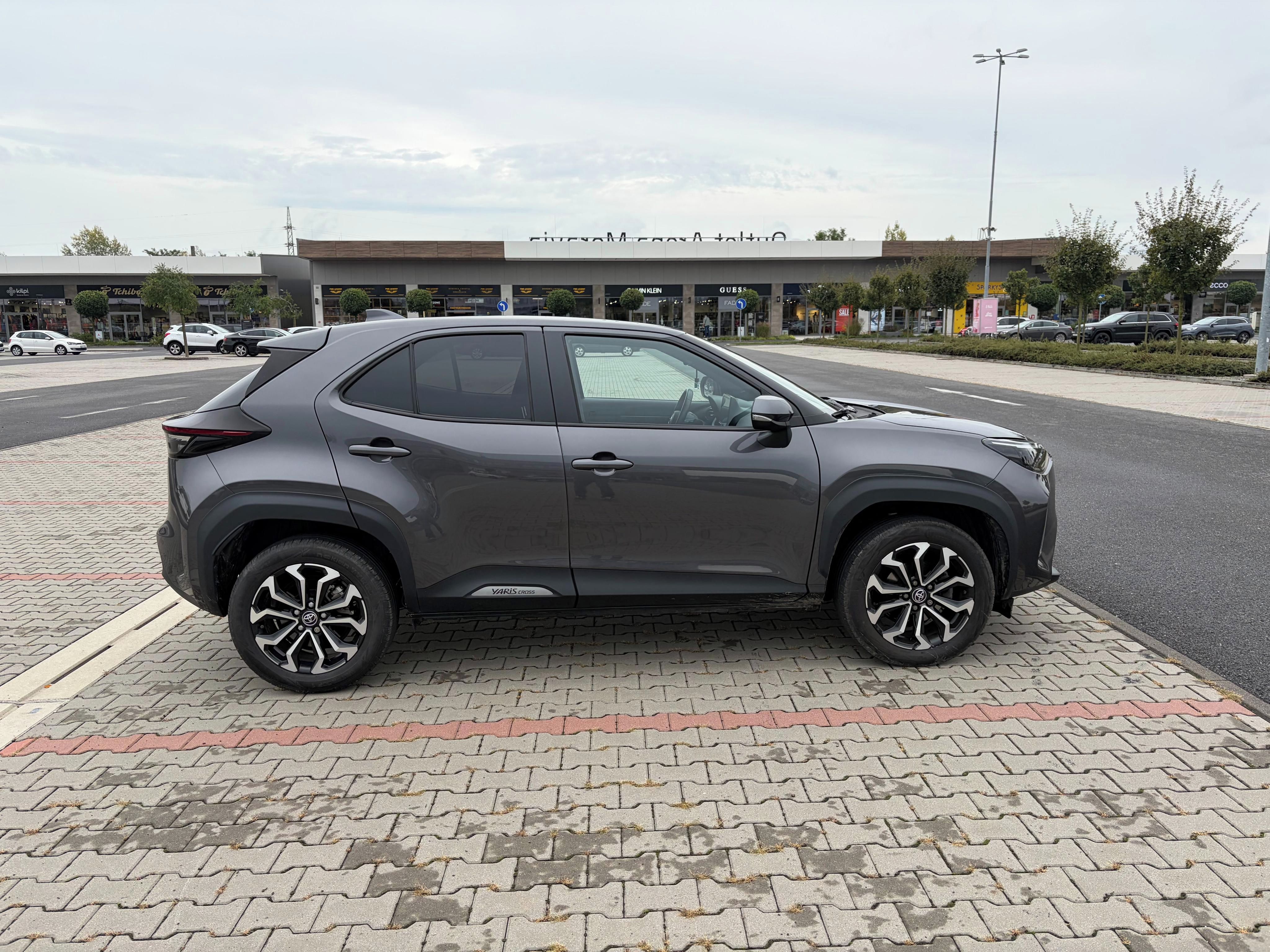 Toyota Yaris Cross, 1.5 VVTi ČR 1.maj. automat - fotka 2