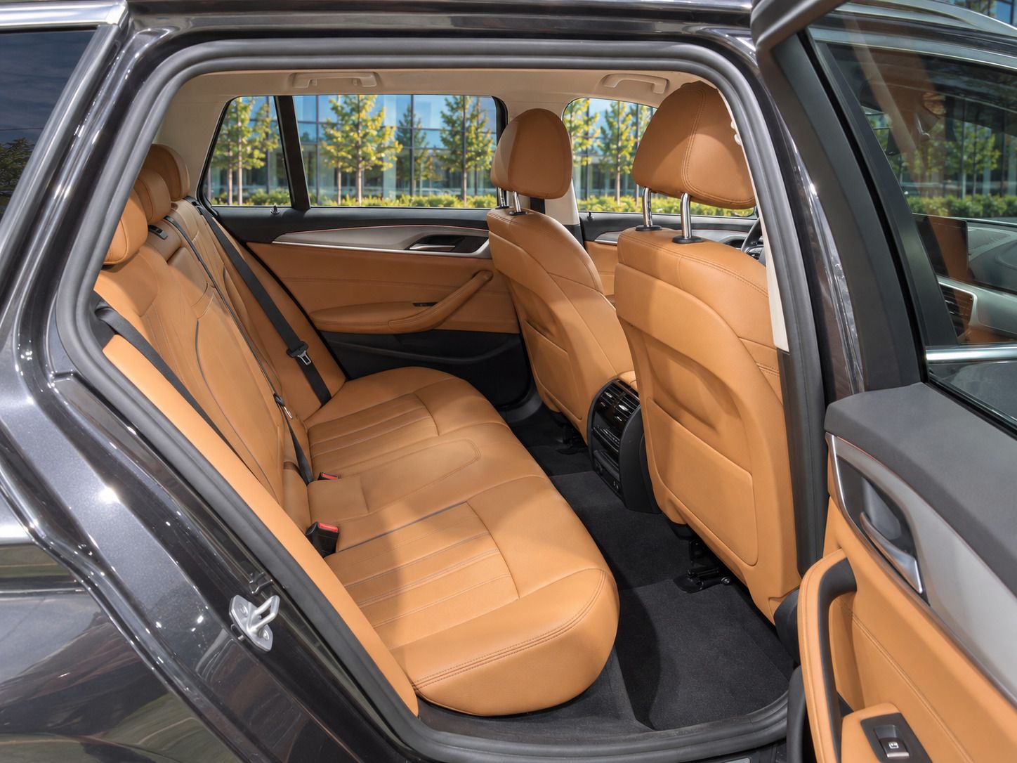 BMW Řada 5, 520i,kůže,LED,automat,DPH - fotka 6