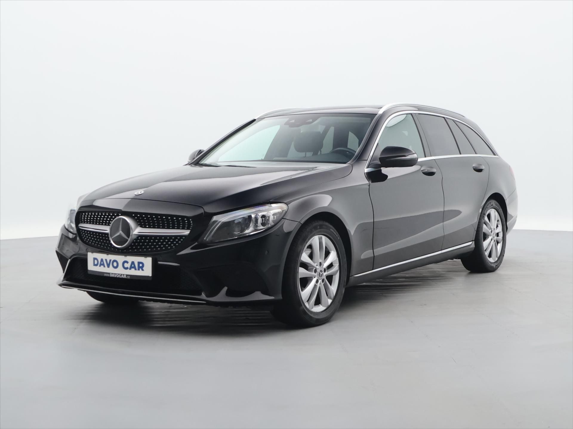 Mercedes-Benz Třídy C, 2.0 220d 143kW Aut. LED - fotka 3