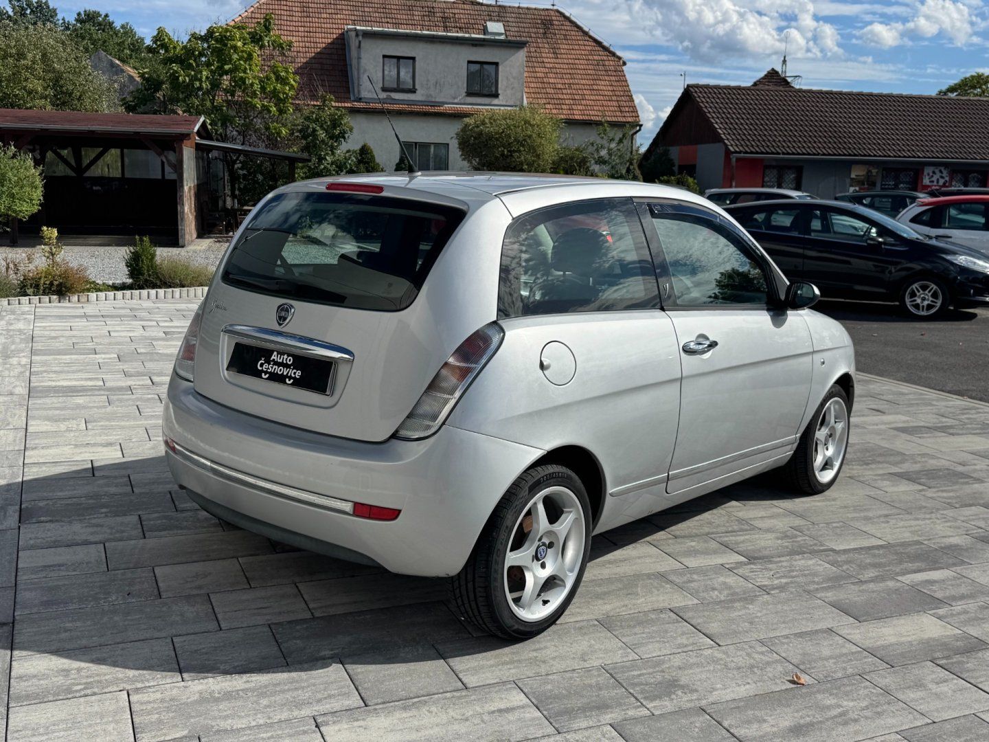 Lancia Y, 1,4i 57 KW Klima - fotka 5
