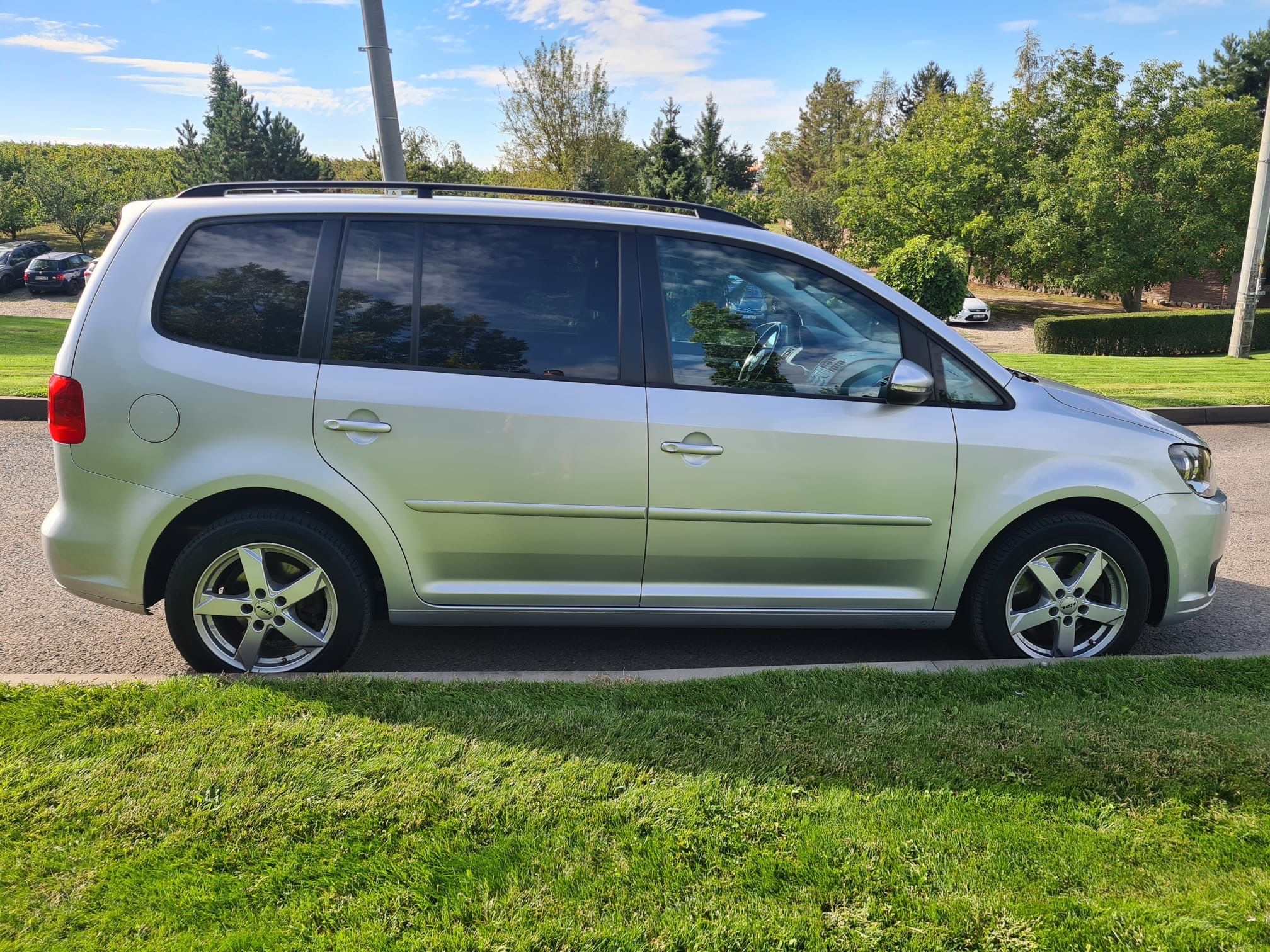 Volkswagen Touran, 1.4 TSi 103KW 7-míst TAŽ. - fotka 4