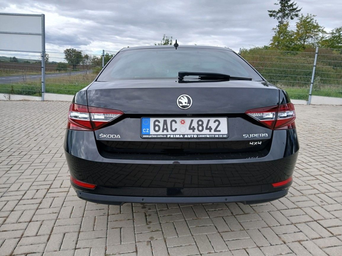 Škoda Superb, 2,0 TDI 4x4 Laurin & Klement - fotka 4