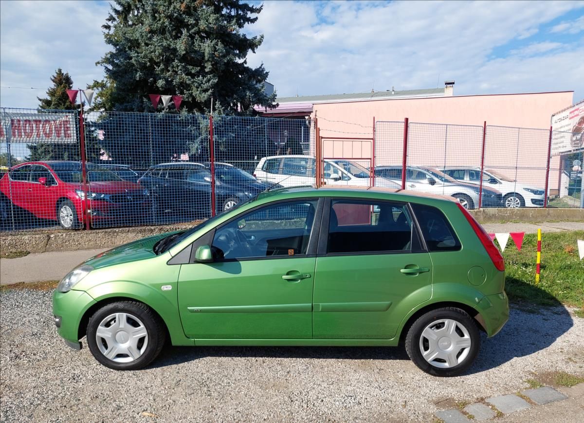 Ford Fiesta, 1,3 i Top stav - fotka 4