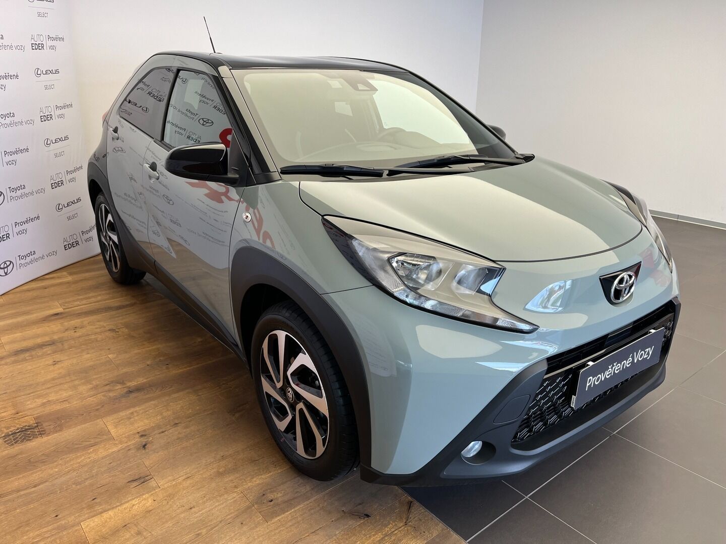 Toyota Aygo, X  1.0 CVT Style - fotka 3