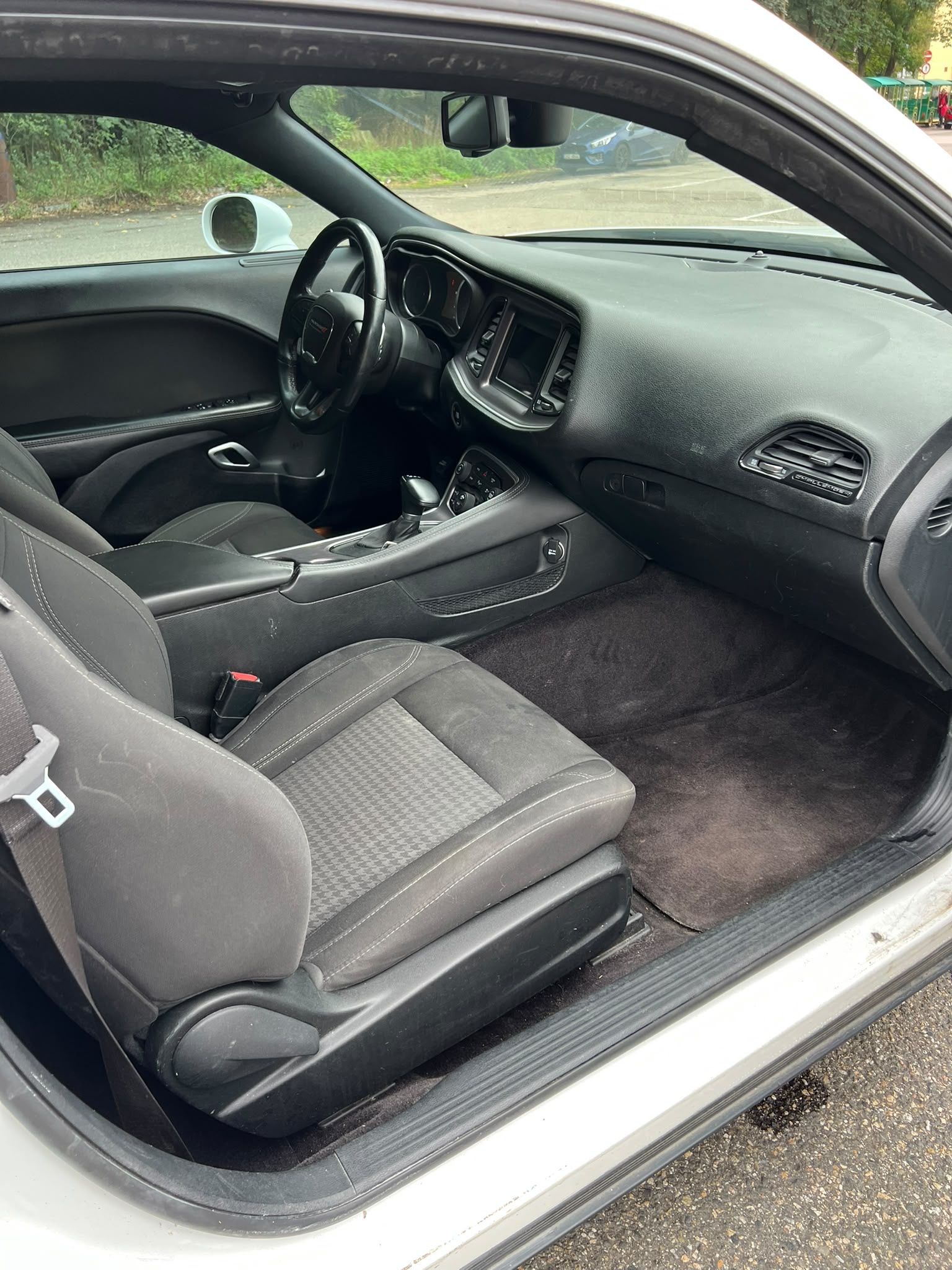 Dodge Challenger, 5.7 v8 Hemi - fotka 4