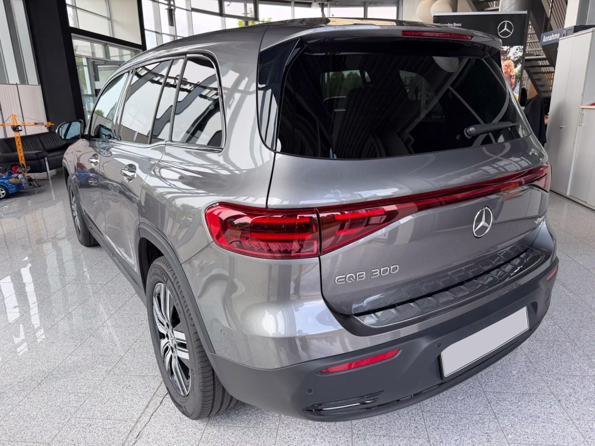 Mercedes-Benz EQB, 300 4M 360 Burmester Distronic - fotka 6