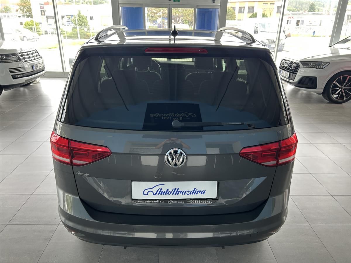 Volkswagen Touran, 1,2   TSI 81kW,2.MAJ,SERVISKA - fotka 5
