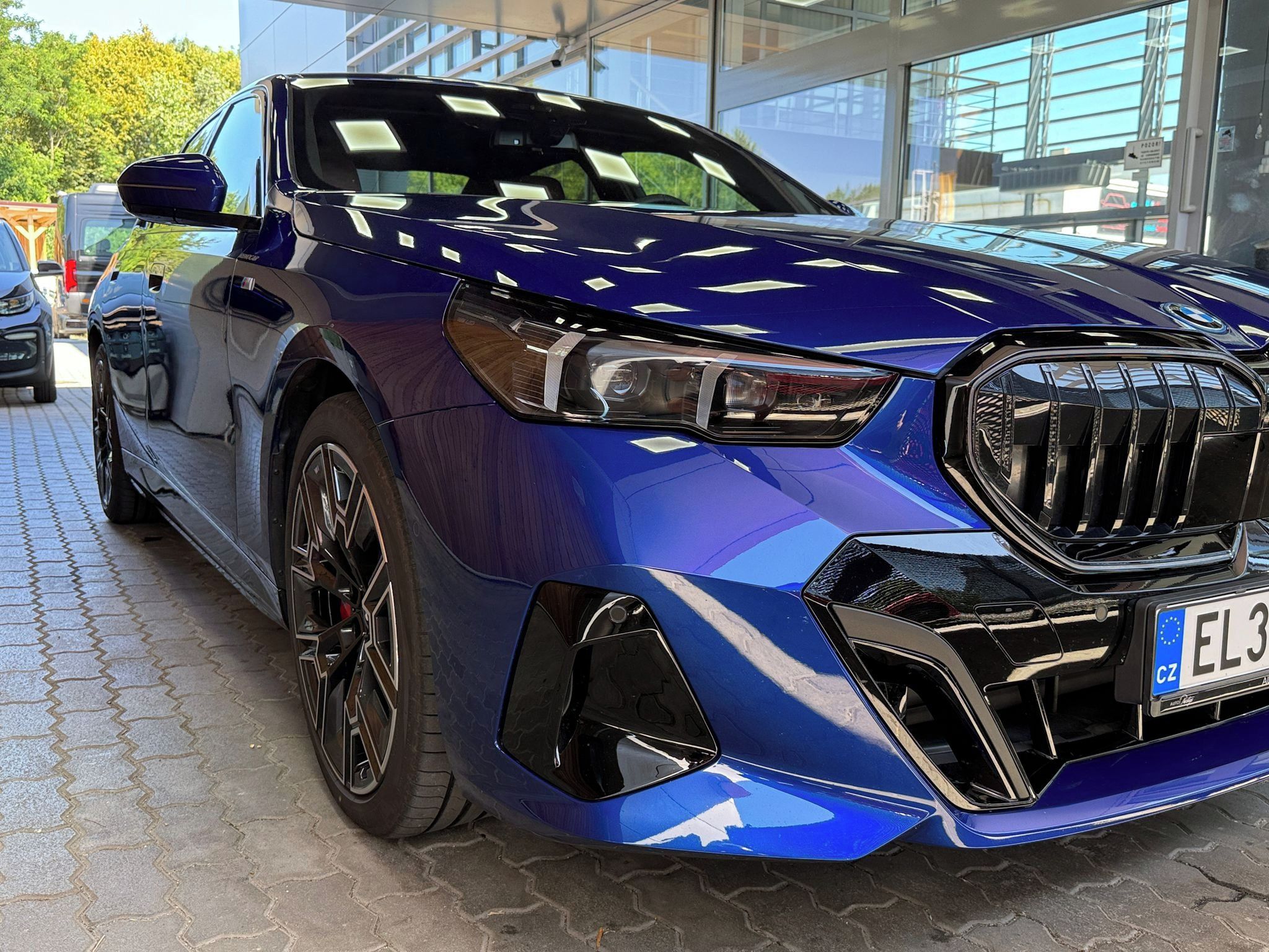BMW Řada 5, 550e - fotka 6