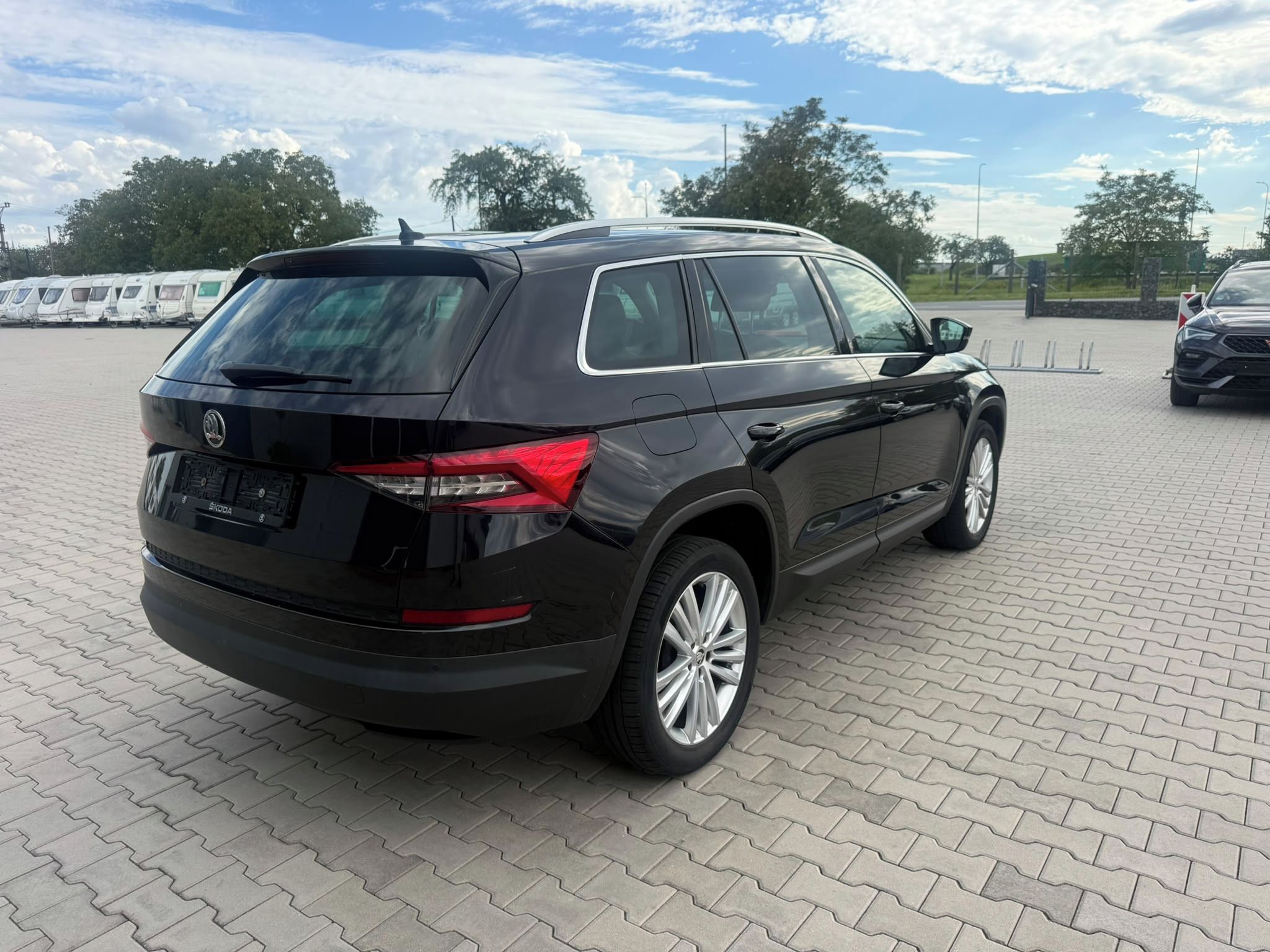 Škoda Kodiaq, 140kw 4x4 Webasto tažné pano - fotka 3