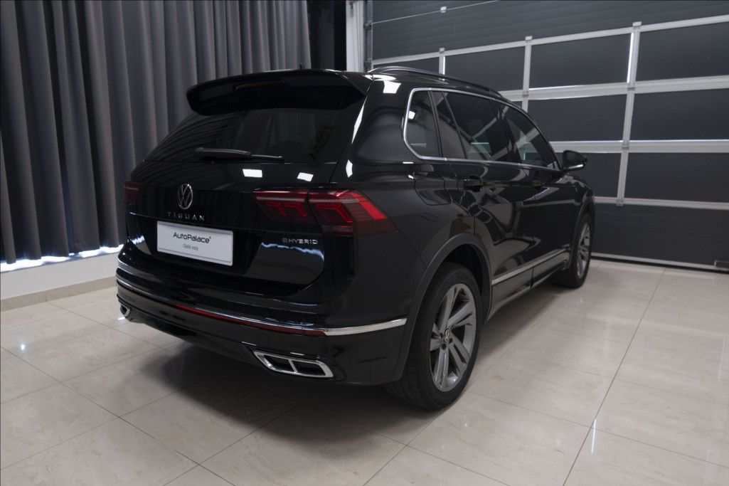 Volkswagen Tiguan, 1,4 TSI DSG eHYBRID R-LINE ČR - fotka 4