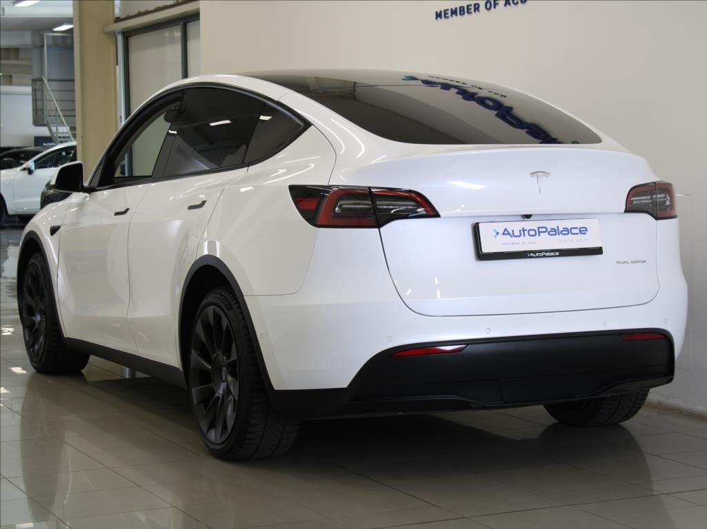 Tesla Model Y, 378kW Long Range 4x4 1.maj. - fotka 3