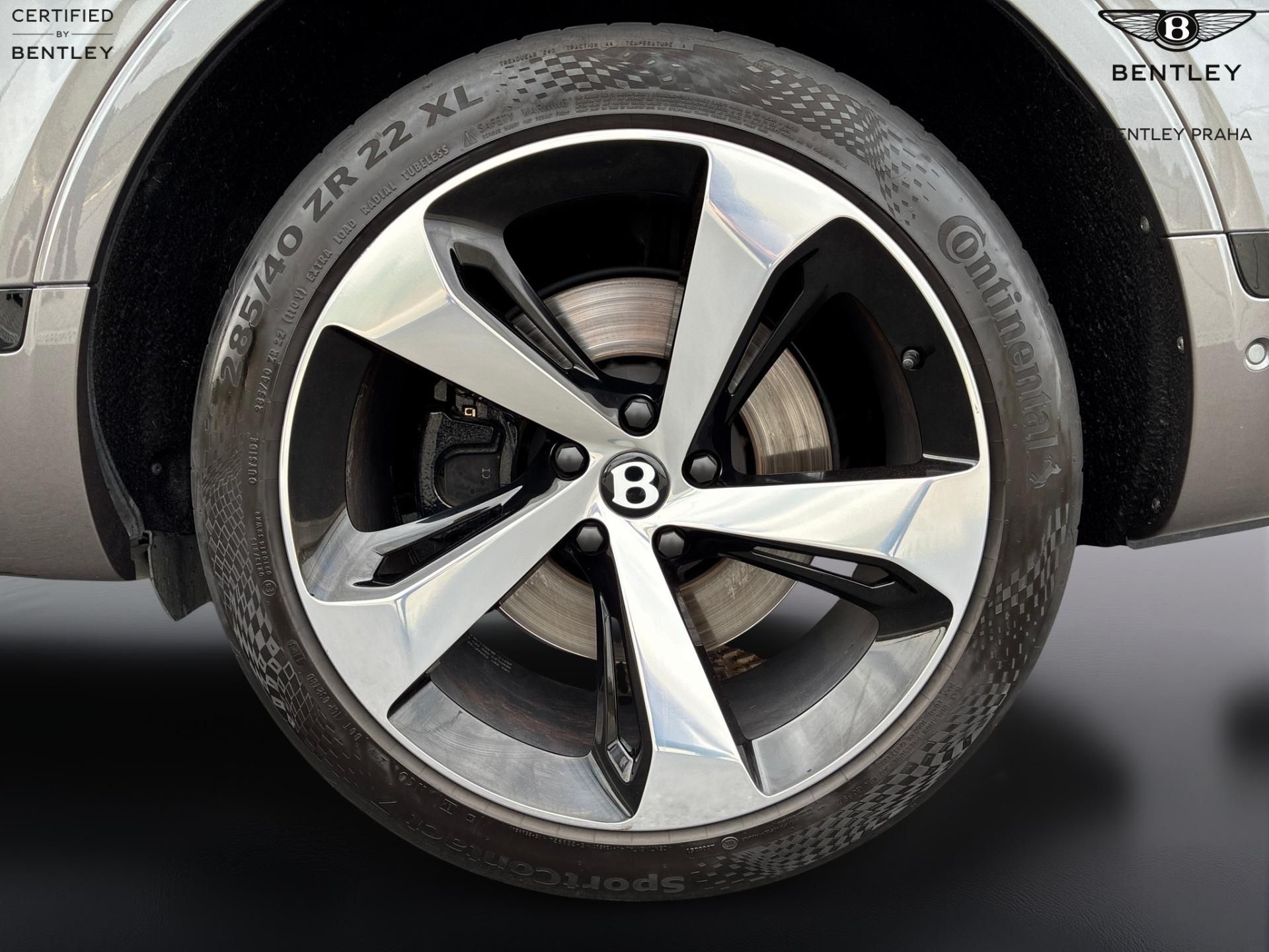 Bentley Bentayga, V8 - fotka 6