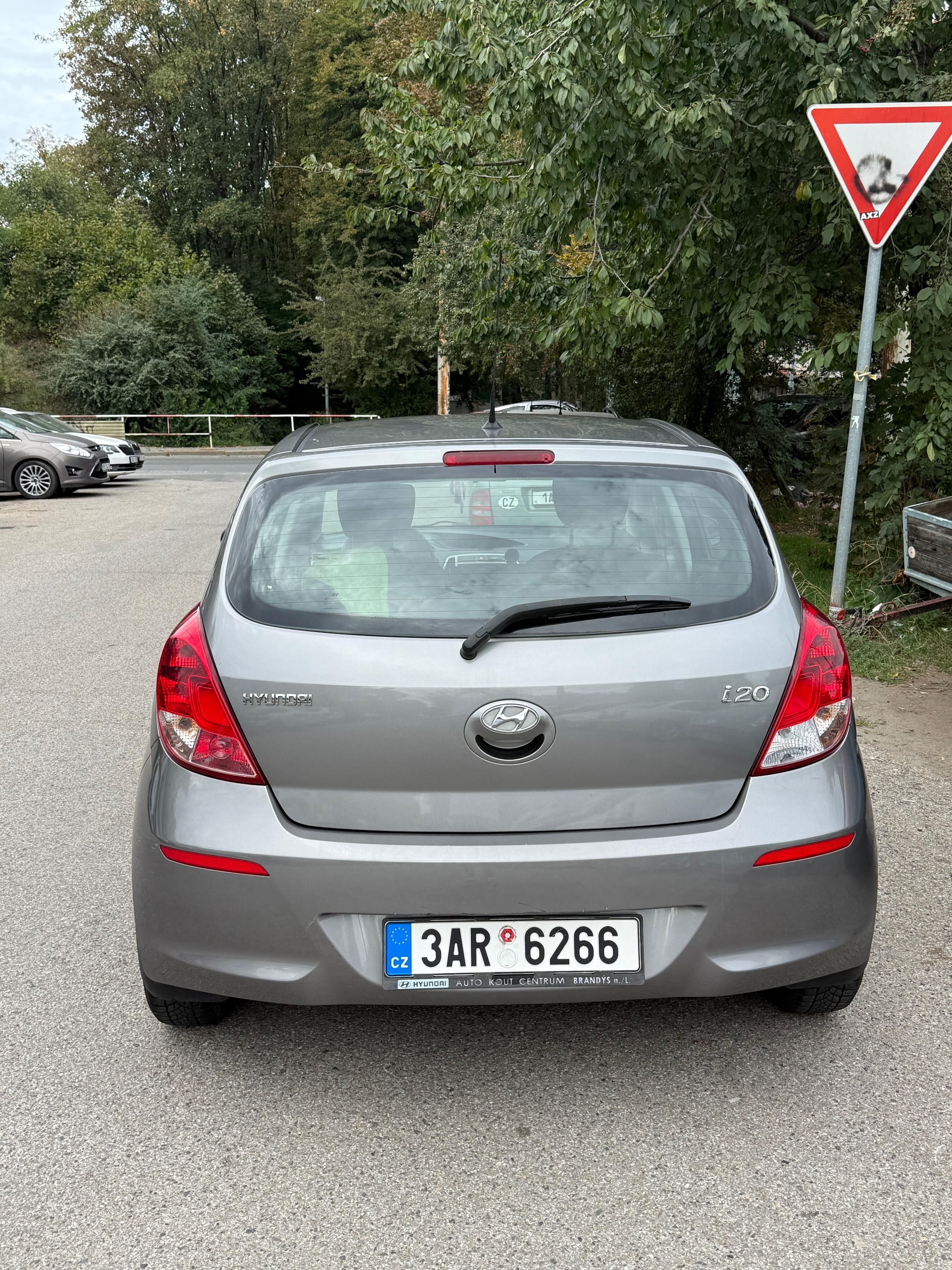 Hyundai i20, Hyundai i20 2013 1.2i 63kw - fotka 4