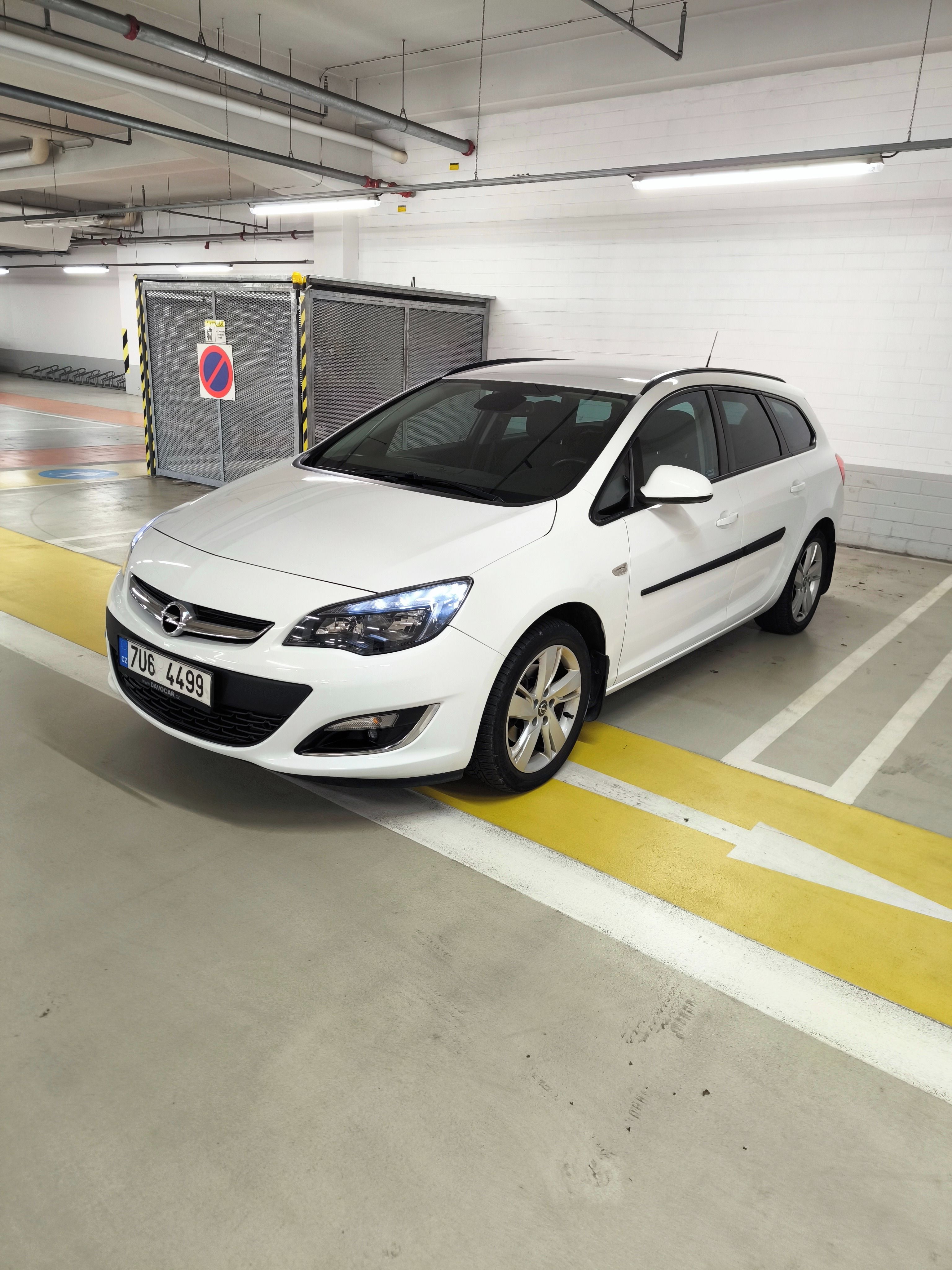 Opel Astra, Opel Astra Sport tourer 2013 - fotka 3