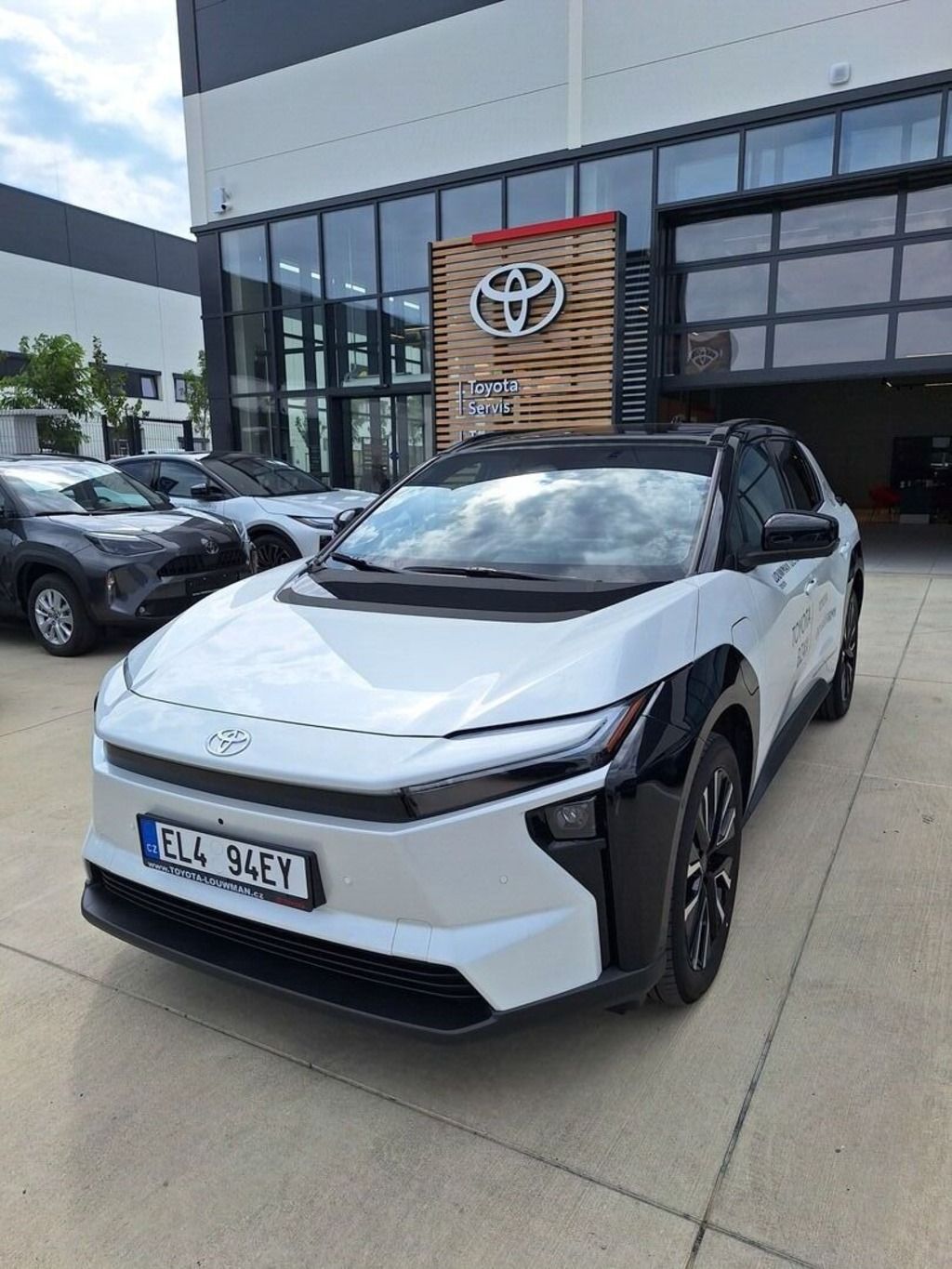 Toyota bZ4X, Executive VIP - fotka 3
