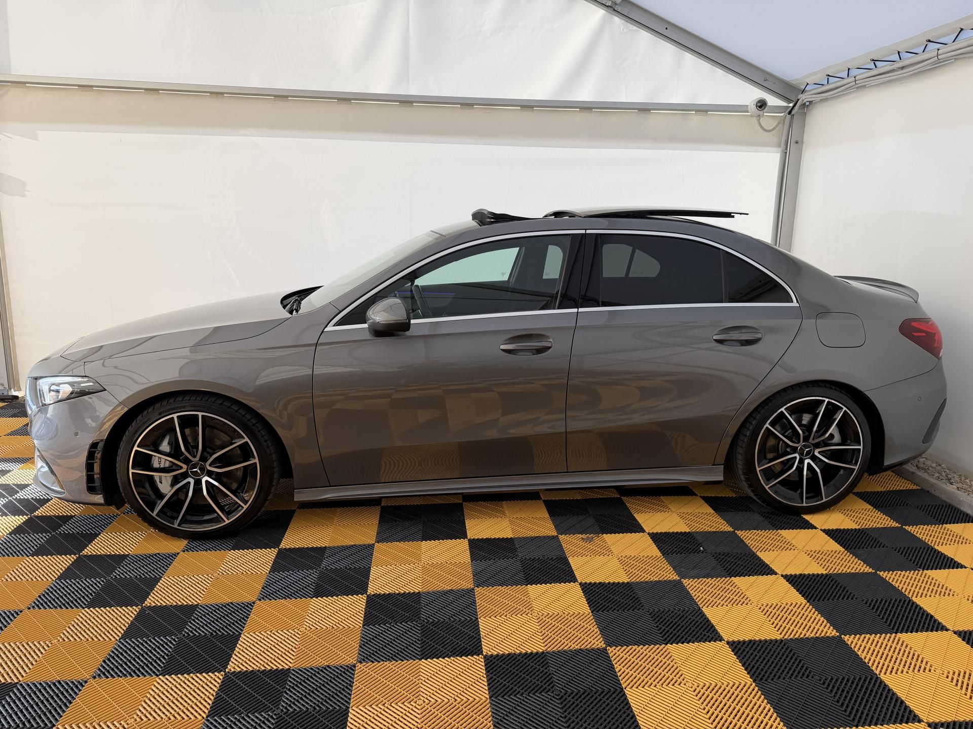 Mercedes-Benz Třídy A, A35AMG*225kw*4x4*Panorama* - fotka 4