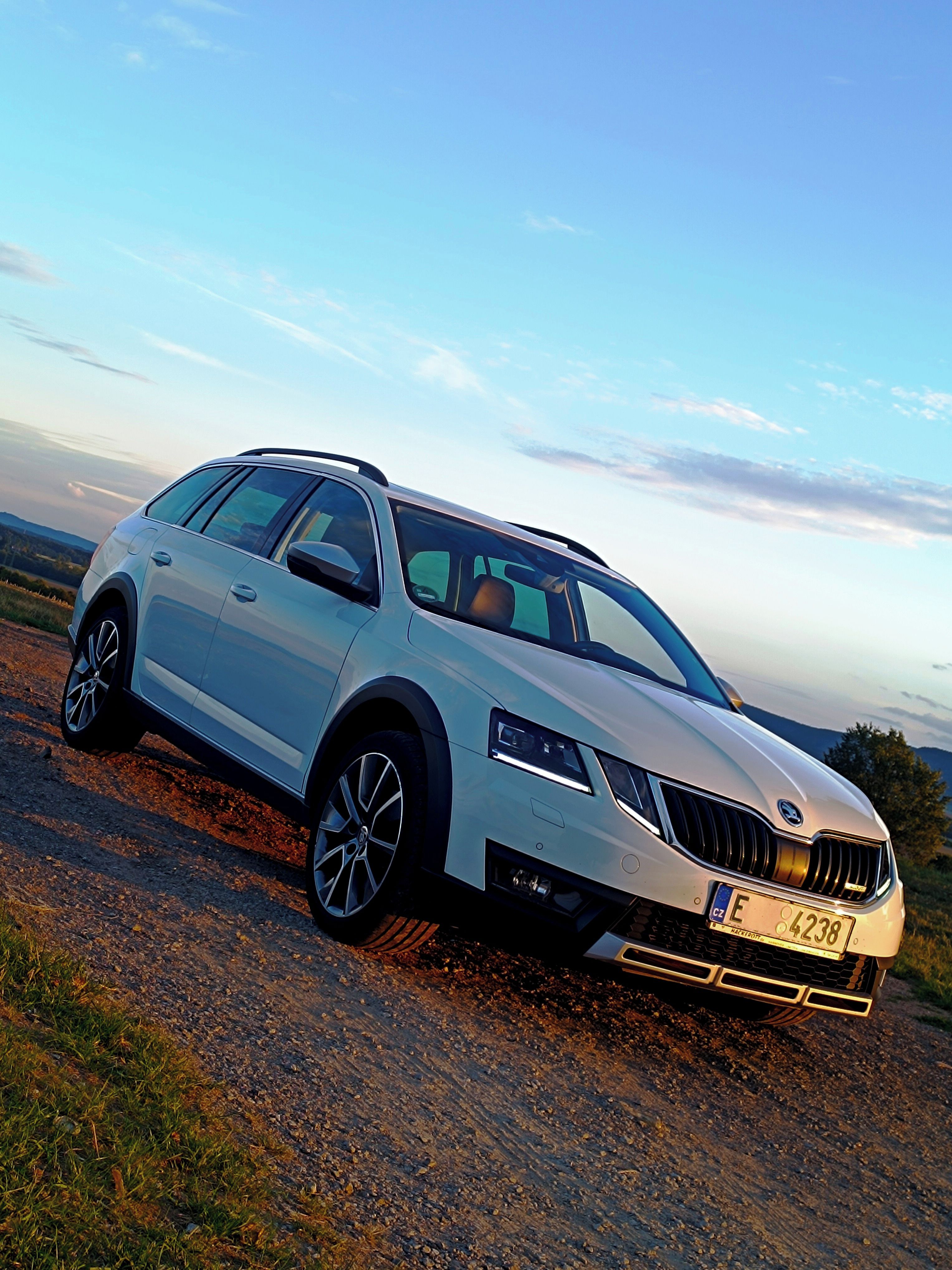 Škoda Octavia, 2.0Tdi 135kw Scout Elegance - fotka 6