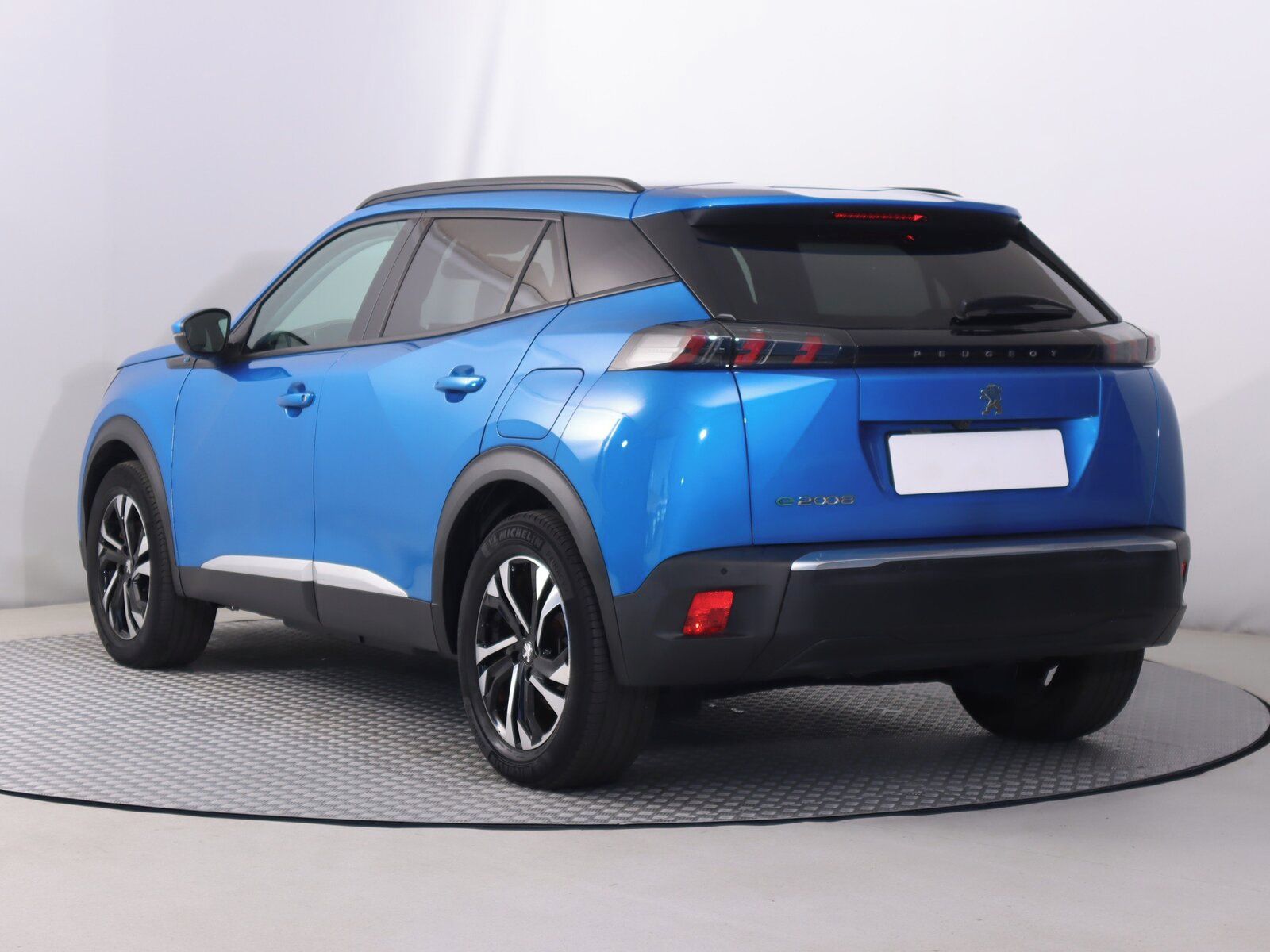 Peugeot 2008, 50 kWh, SoH 91%, Allure - fotka 4