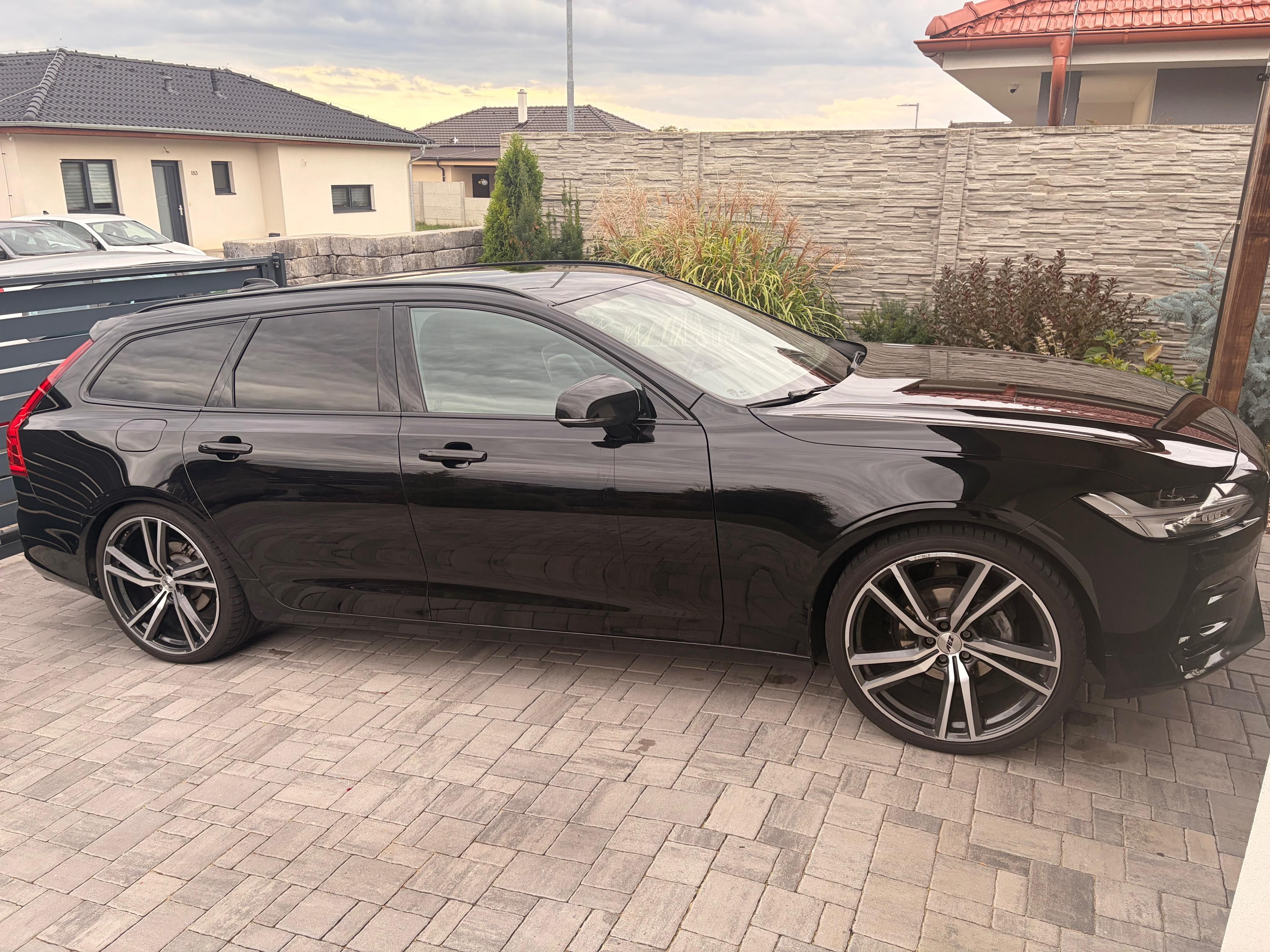 Volvo V90, Volvo V90 D4, 140kW *R-DESIGN* - fotka 5