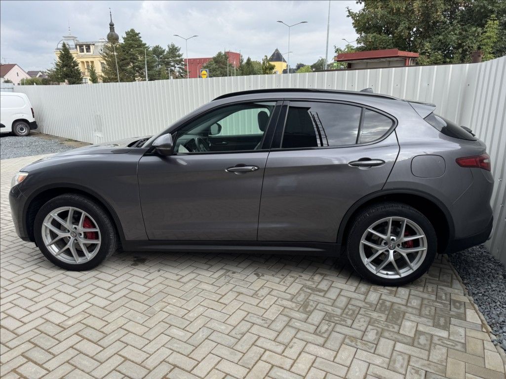 Alfa Romeo Stelvio, 2,0 T 206kW Q4 AT8 ZF 4X4 - fotka 4