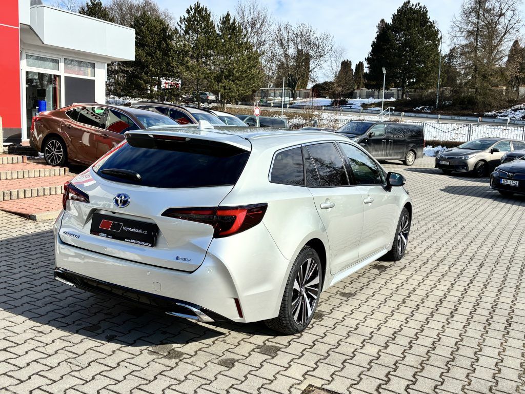 Toyota Corolla, 1.8 Hybrid Style - fotka 5