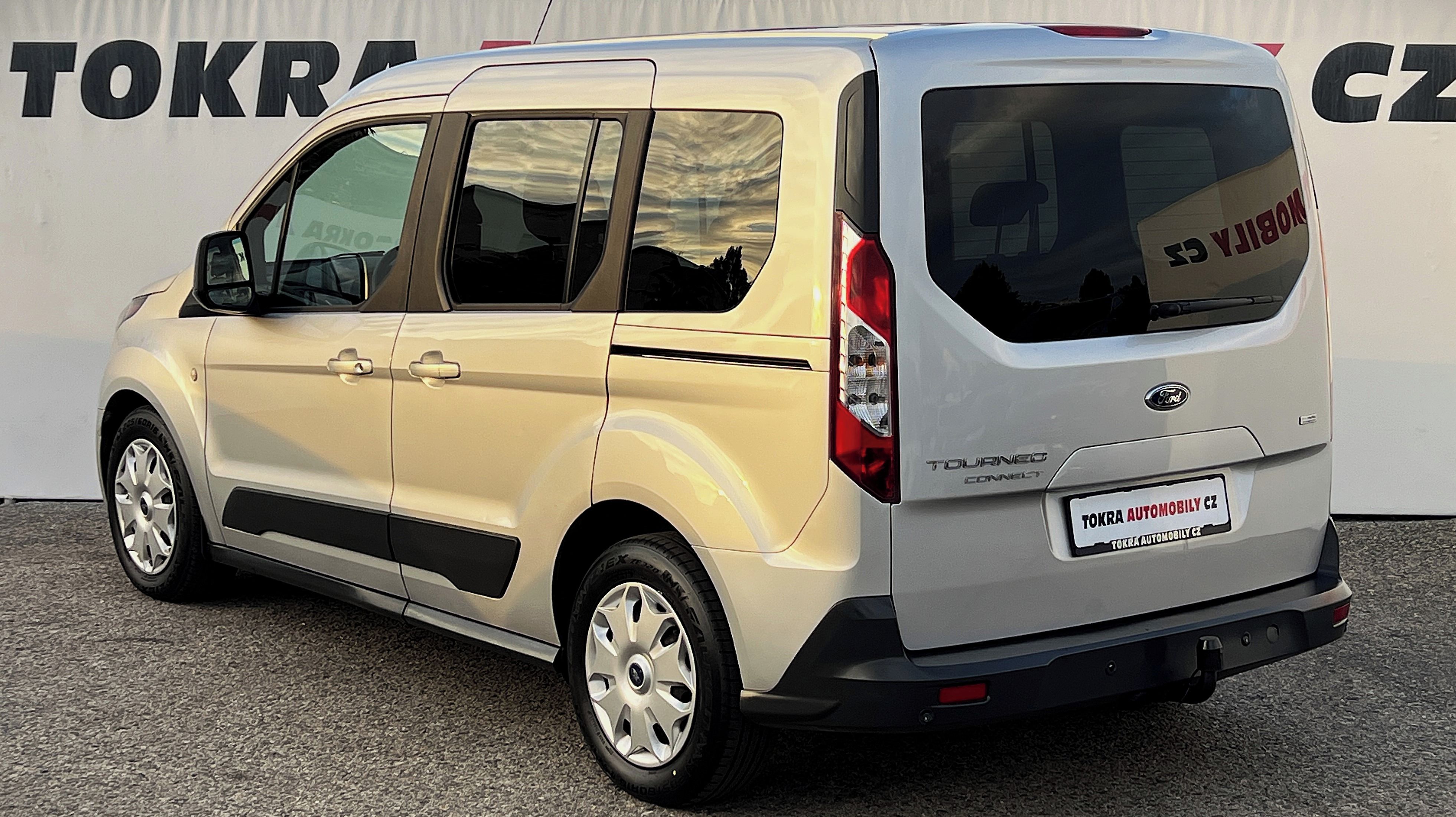 Ford Tourneo Connect, 1.0 Ecoboost Klima Tažné 2.Maj - fotka 6