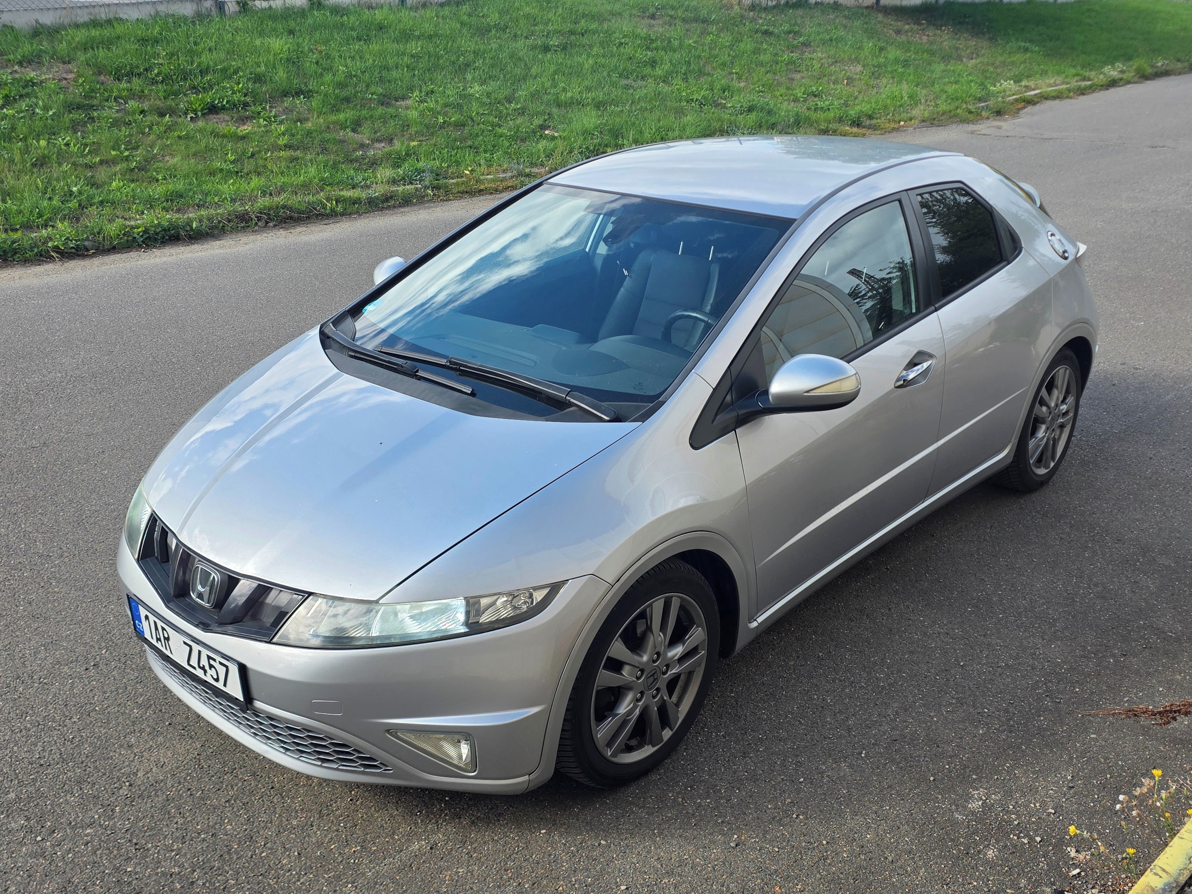 Honda Civic, Automat 1.8i-VTEC, 141.000km - fotka 2