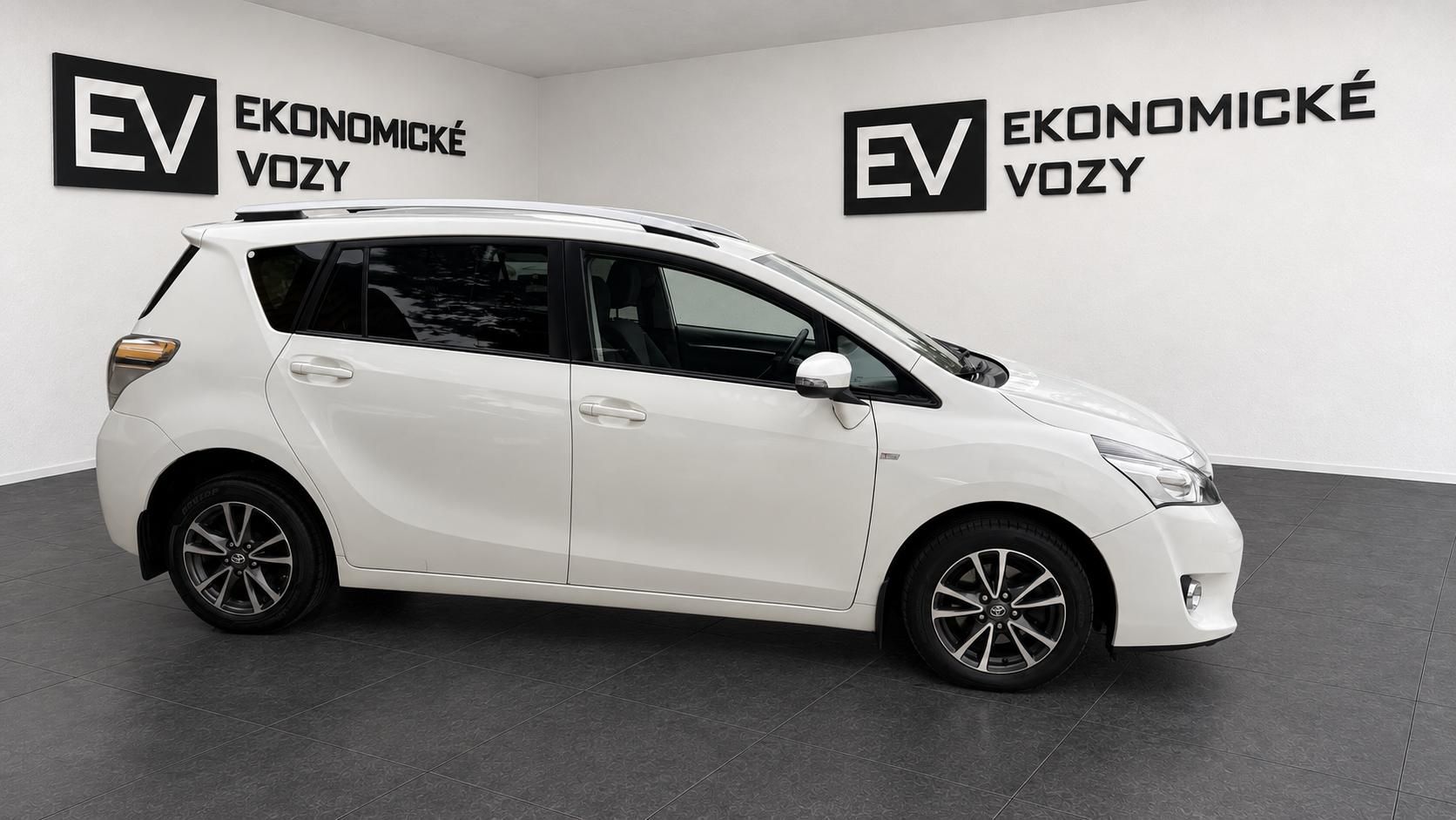 Toyota Verso, 2.0DID,ČR,7 MÍST,2 MAJITEL - fotka 6