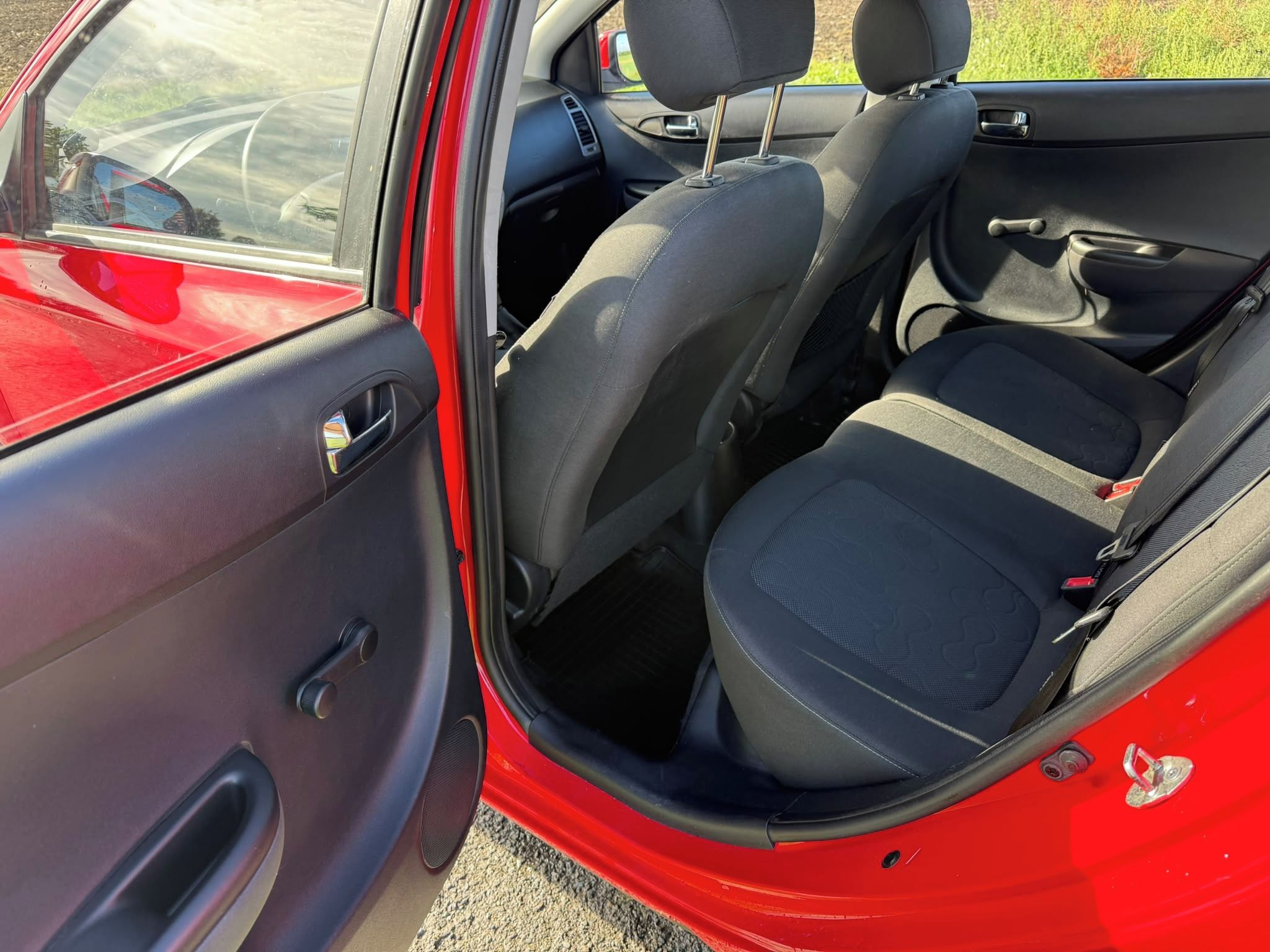 Hyundai i20, 1.2i [telefon skryt]km - fotka 6