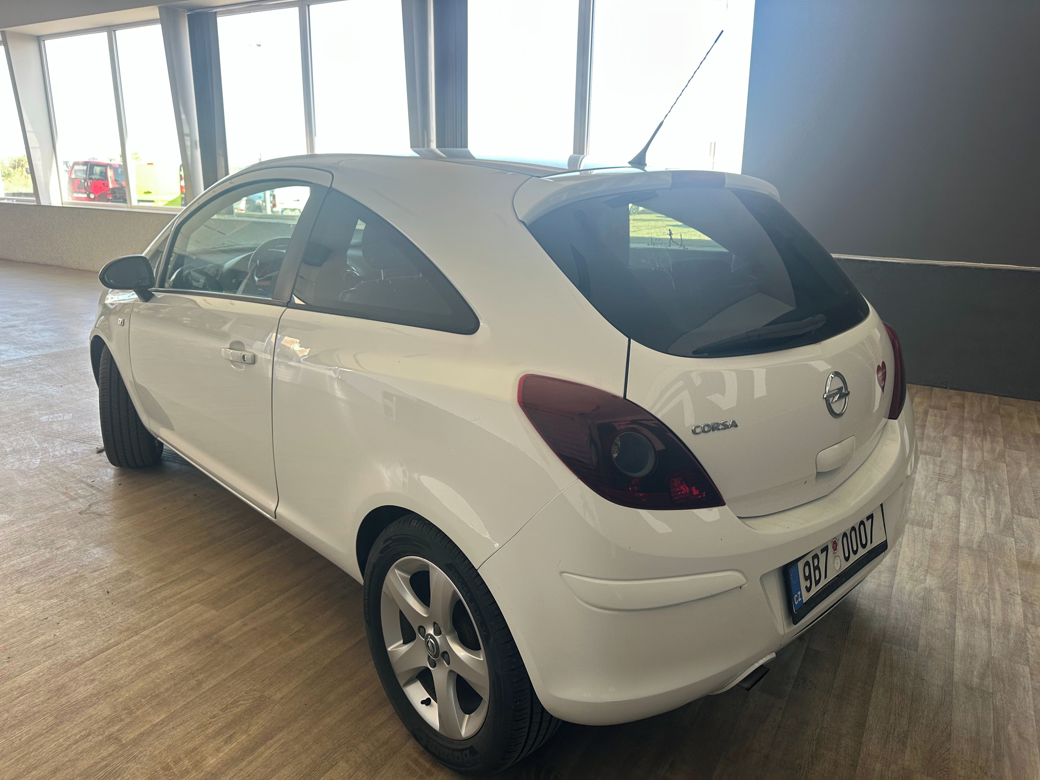 Opel Corsa, 1,2i*Klima*Nosič Kol*ČR* - fotka 6