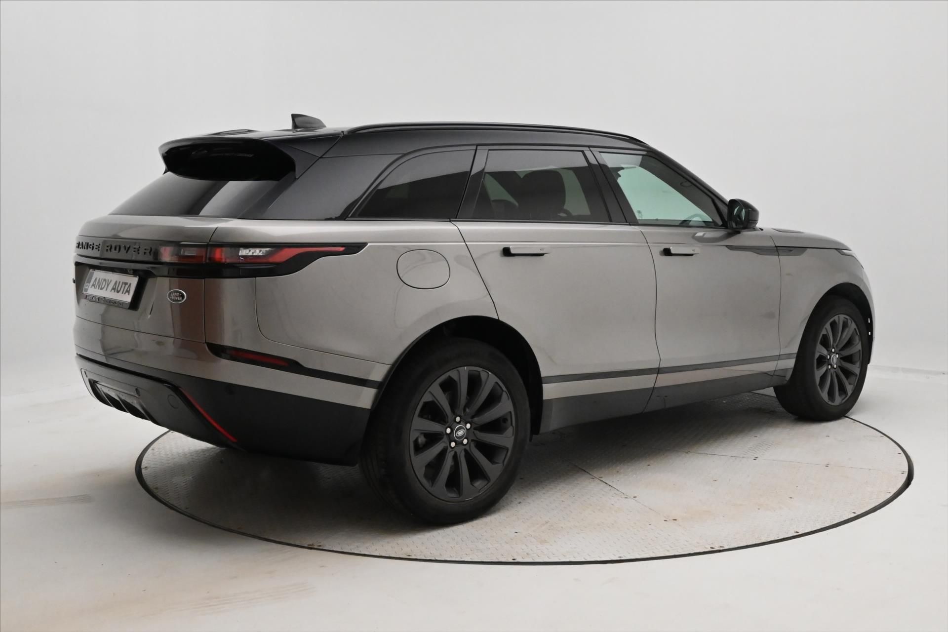 Land Rover Range Rover Velar, 2,0 D200 150 kW R-Dynamic AWD - fotka 5