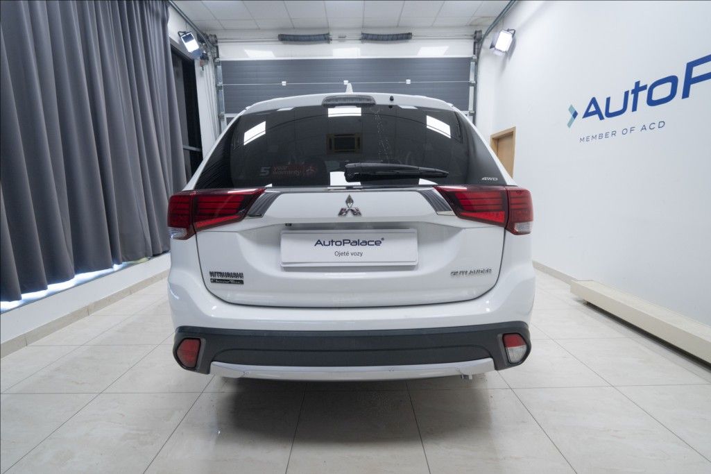 Mitsubishi Outlander, 2,0 MIVEC AWD AT INTENSE ČR - fotka 5
