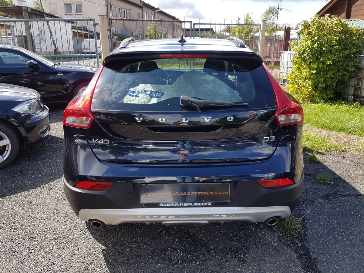 Volvo V40, D3 2.0D 110KW - fotka 5