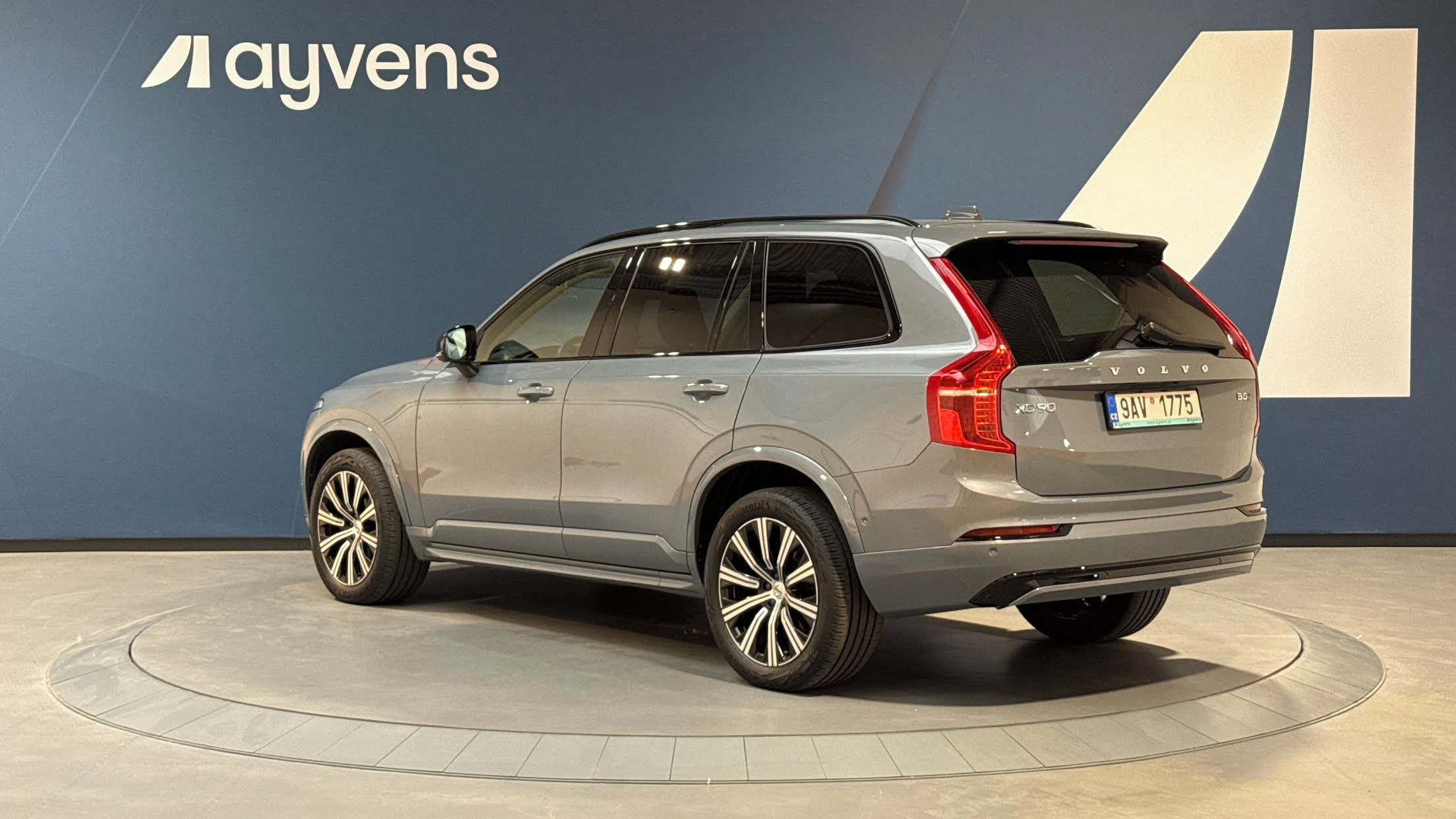 Volvo XC90, B5 AWD diesel Plus Dark Auto - fotka 3