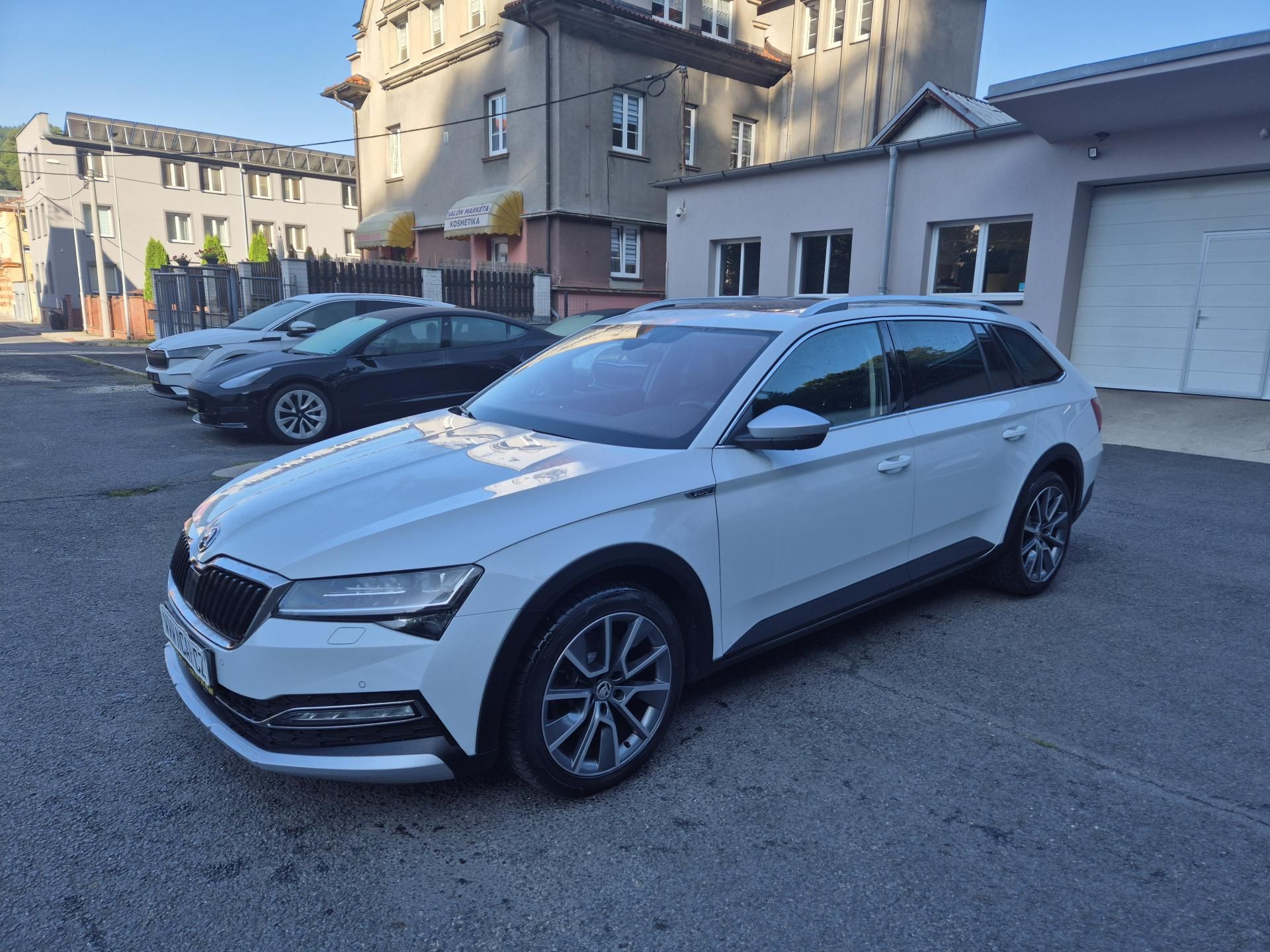 Škoda Superb, Combi Scout TDi,140kw,DSG,4x4 - fotka 2