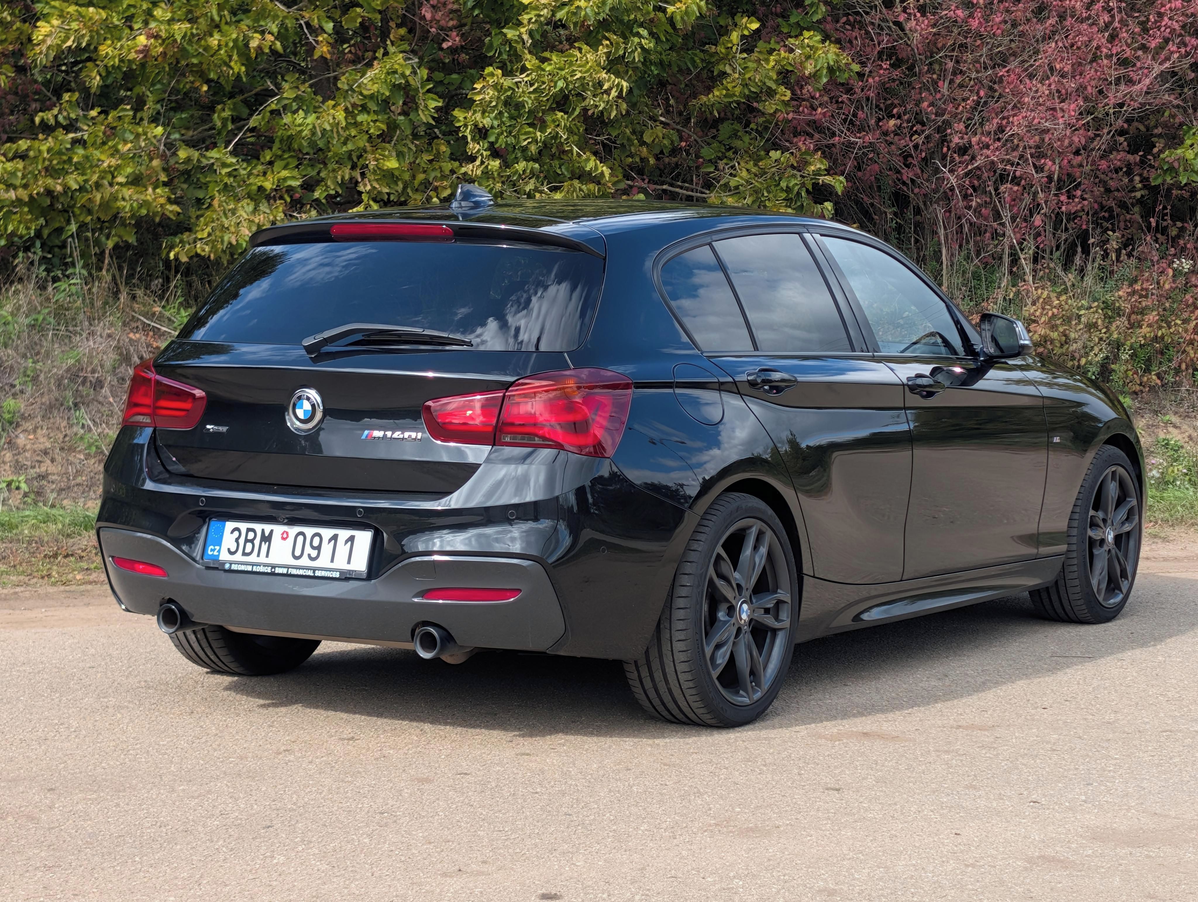 BMW Řada 1, M140i xDrive Shadow - fotka 5
