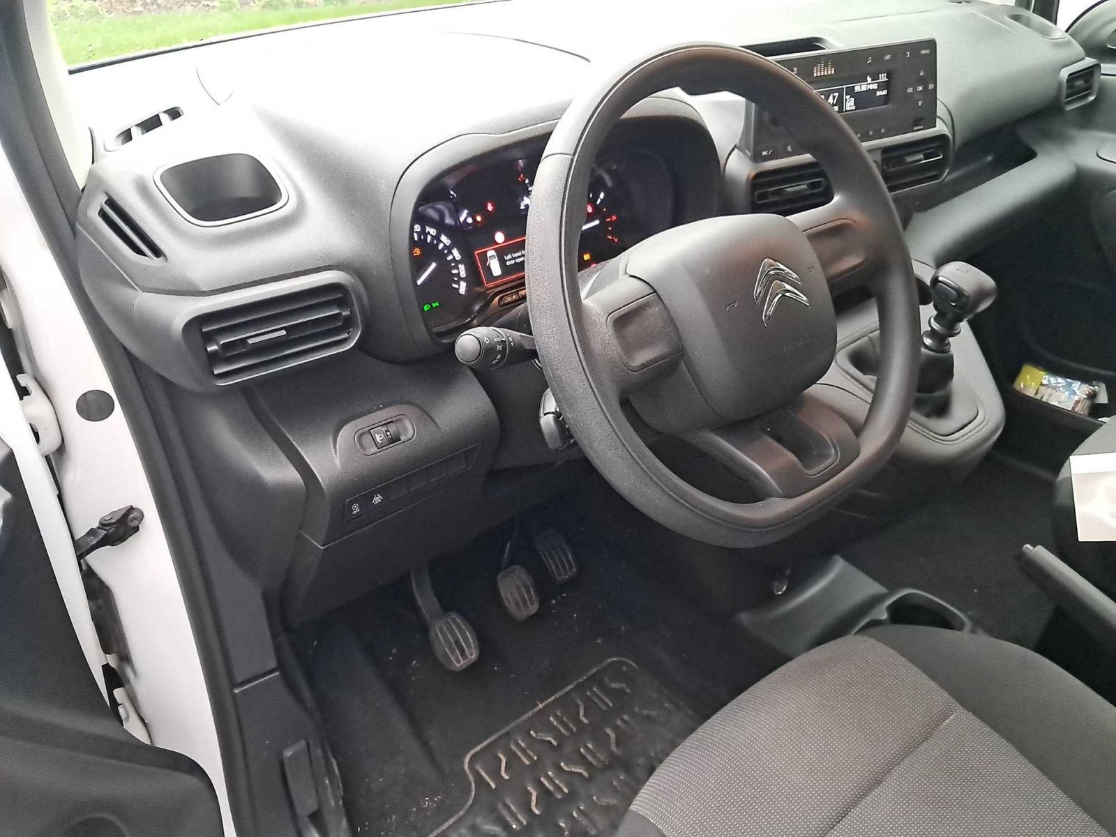Citroën Berlingo, 1.2 PureTech, Live Pack, 5Míst - fotka 3