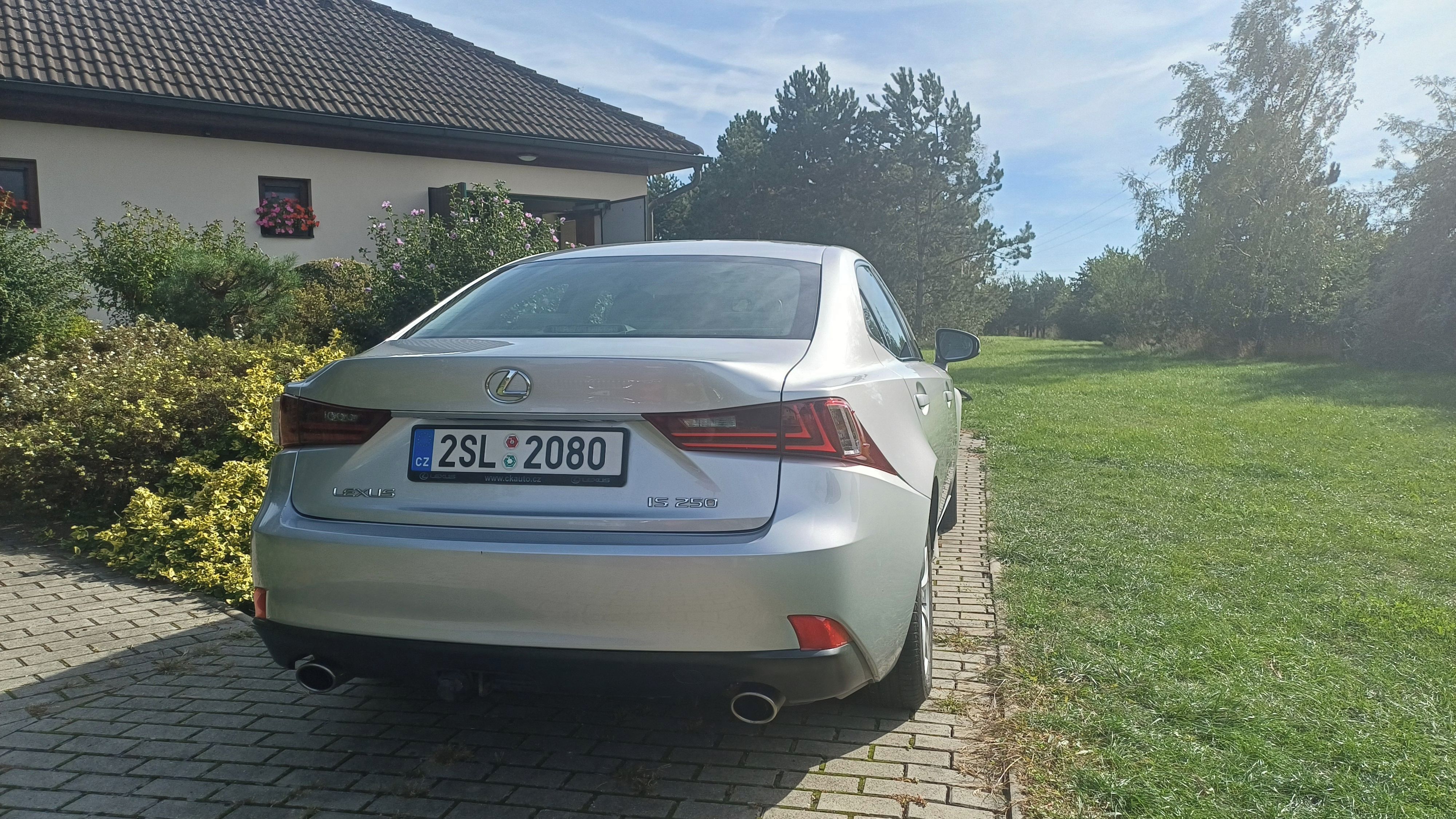 Lexus IS, Lexus IS 250, 2,5 V6 153 KW - fotka 6