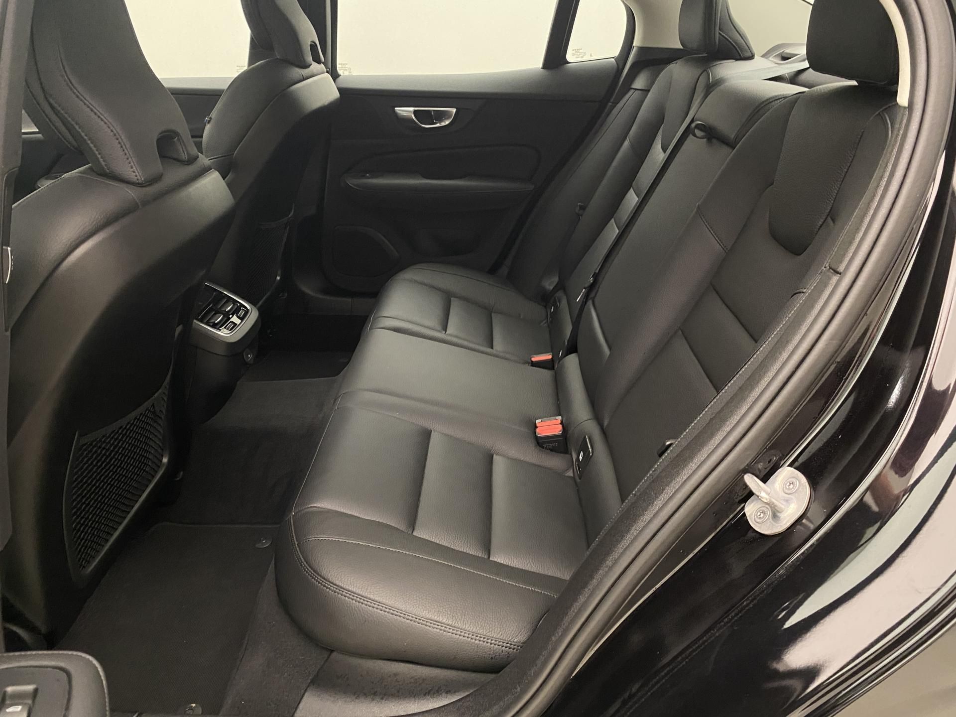 Volvo S60, B5 AWD DARK ULTIMATE AUT CZ - fotka 5