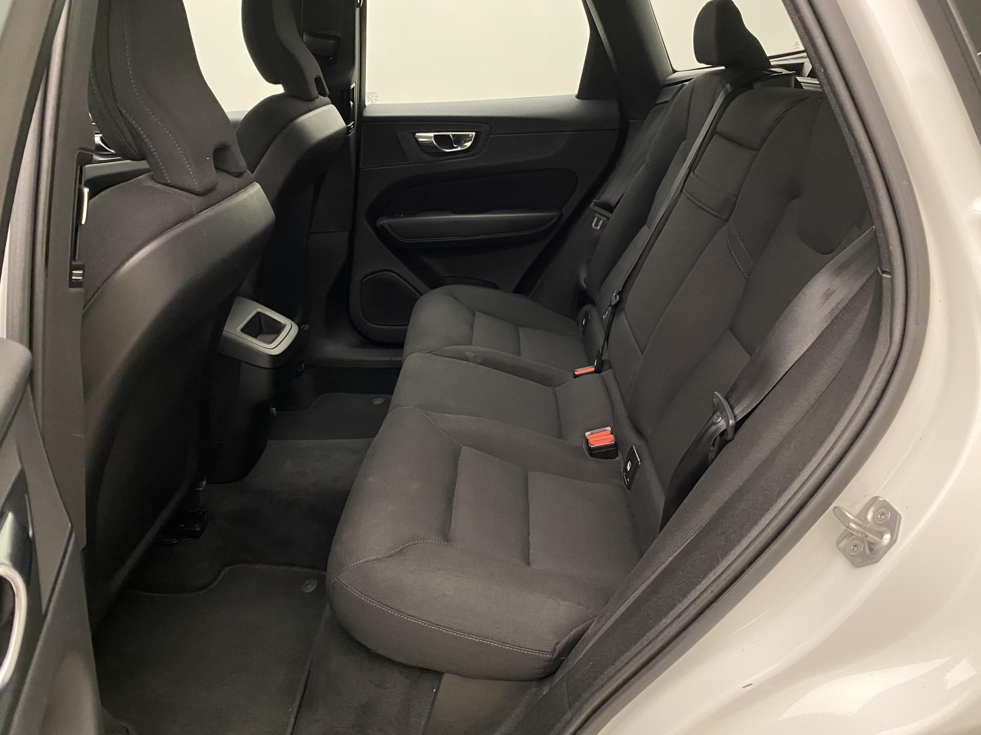 Volvo XC60, T5 MOMENTUM AUT CZ - fotka 5