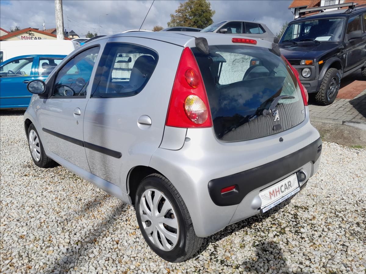 Peugeot 107, 1,0i 50kW AUTOMAT - fotka 5