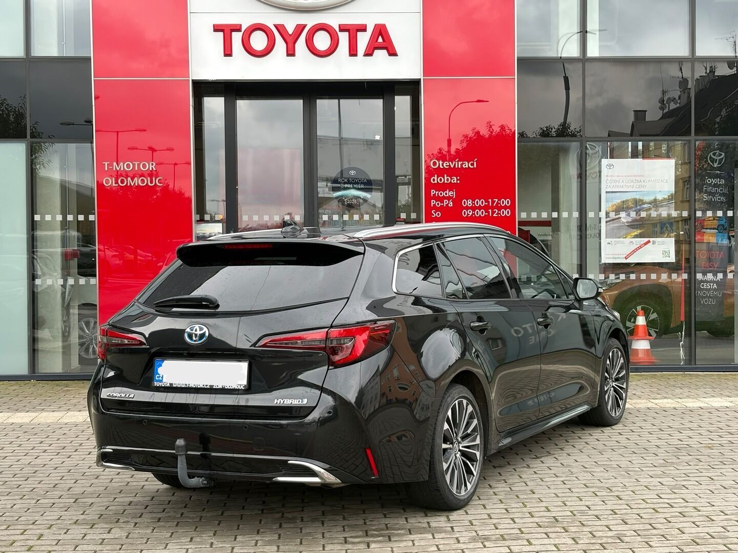 Toyota Corolla, 1.8 Hybrid Style - fotka 3