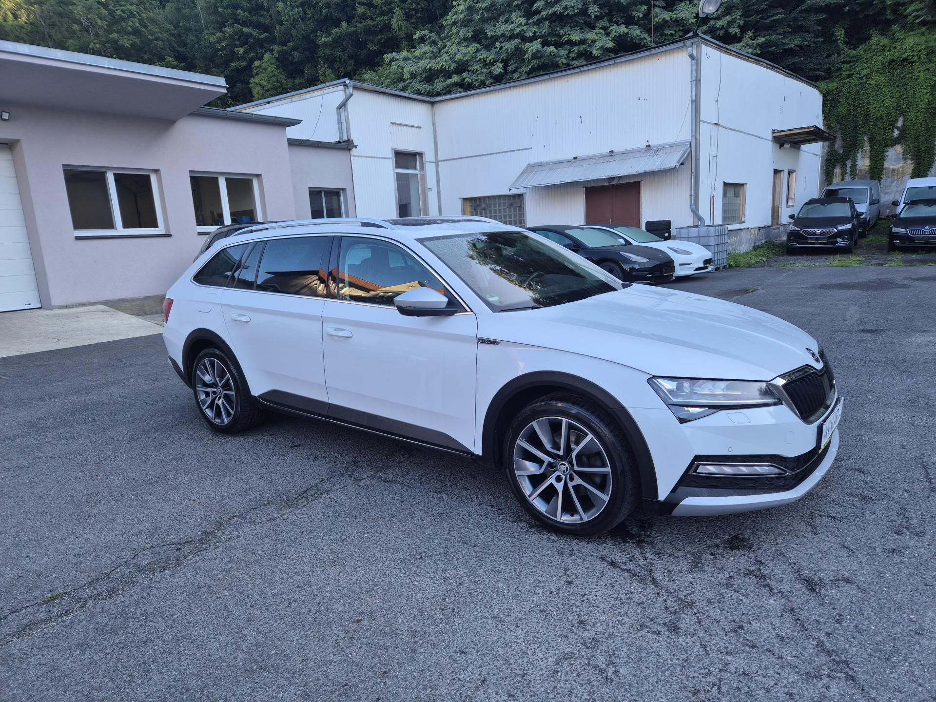 Škoda Superb, Combi Scout TDi,140kw,DSG,4x4 - fotka 3