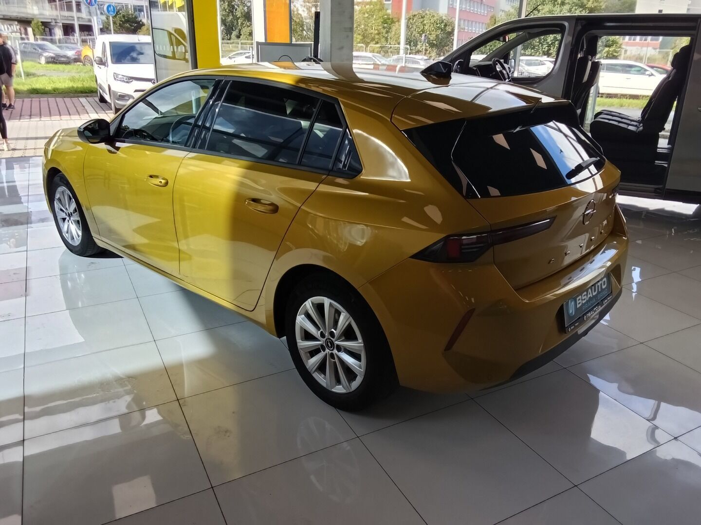 Opel Astra, 1.2T 81KW 2023 - fotka 4