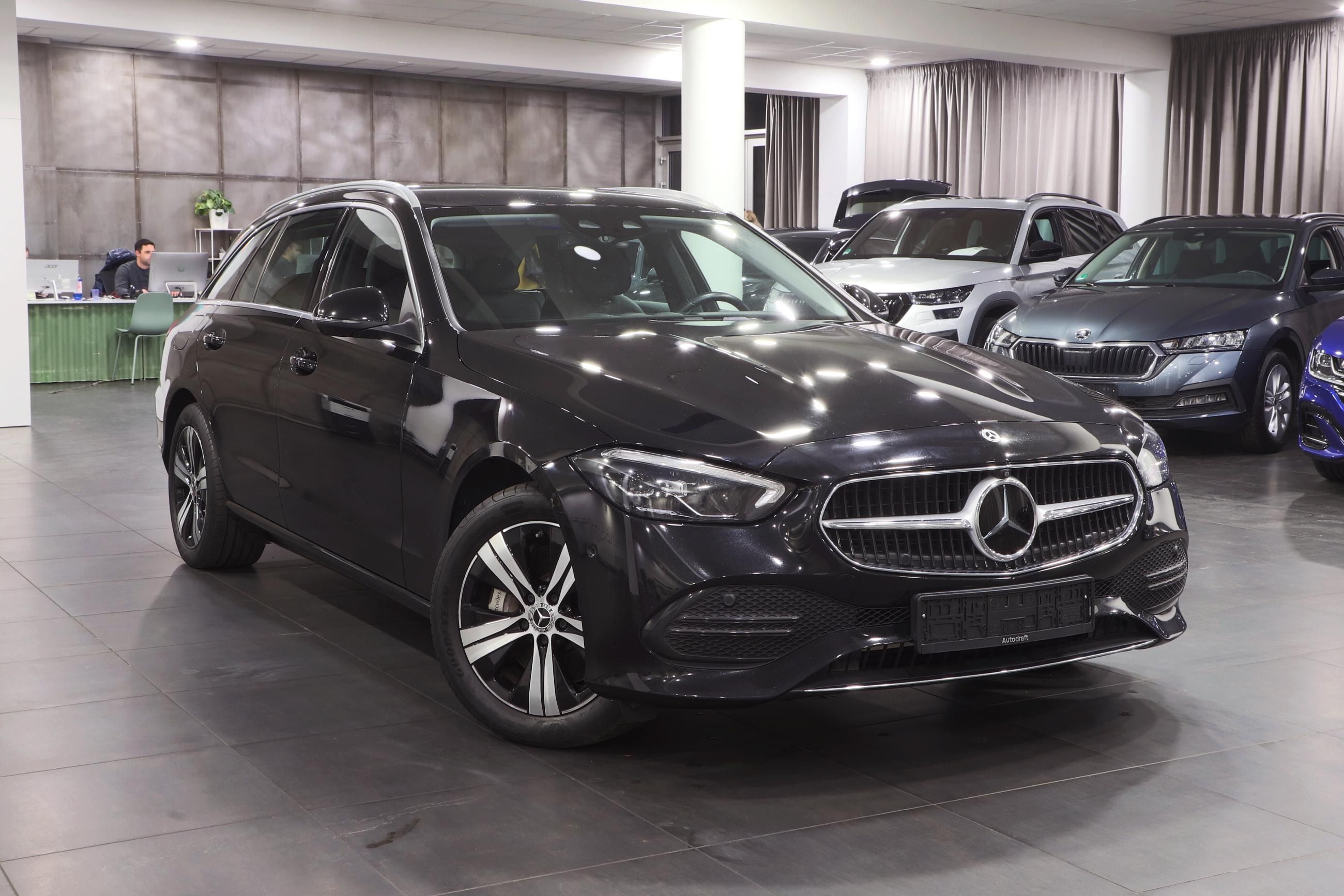Mercedes-Benz Třídy C, C300E Avantgarde, servisováno - fotka 2