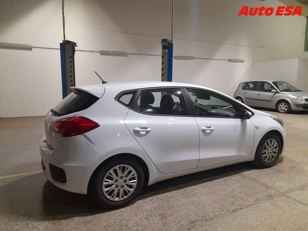 Kia Cee´d, 1.6 GDi - fotka 2